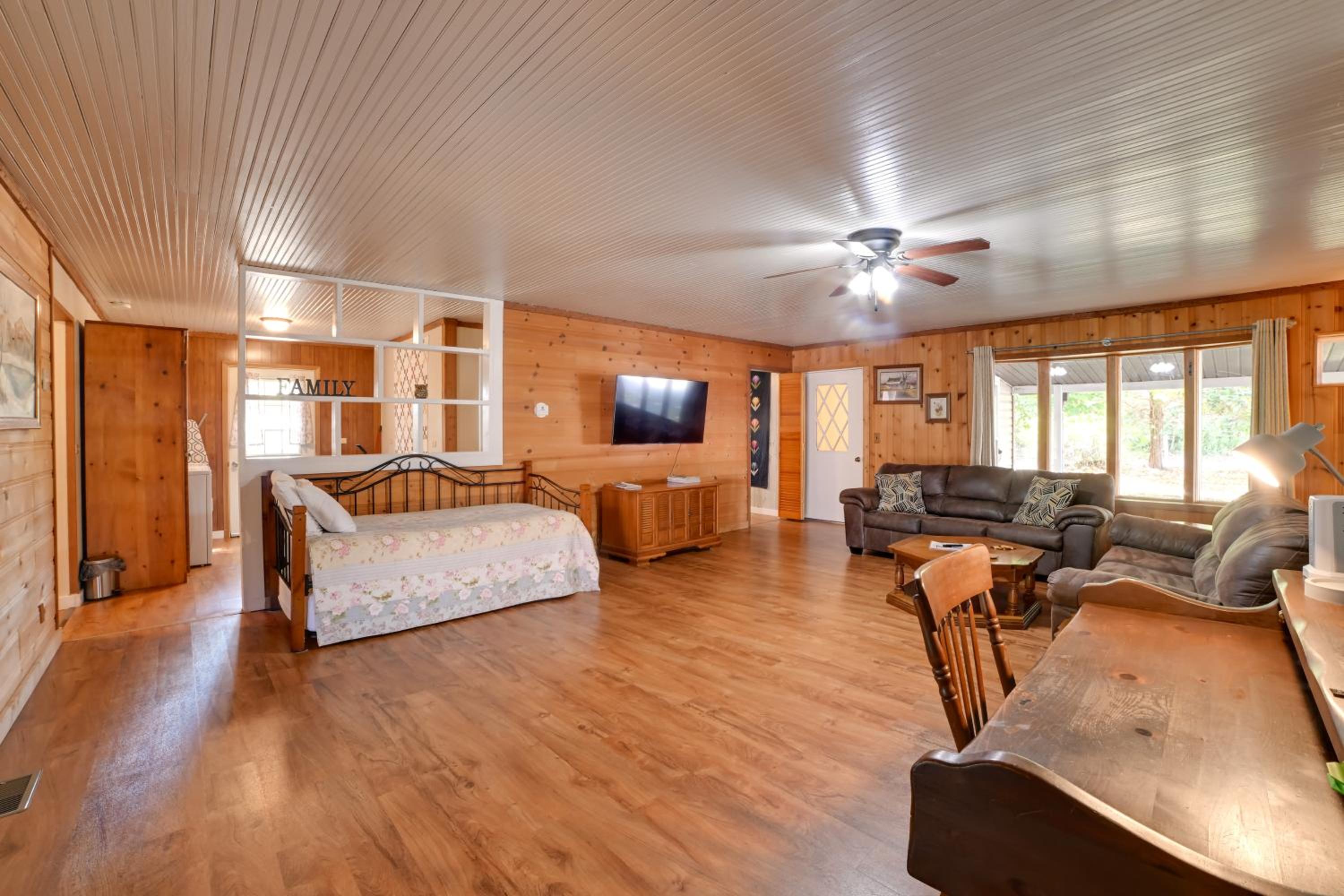Pet Friendly House 5 Mins to Garden of the Gods