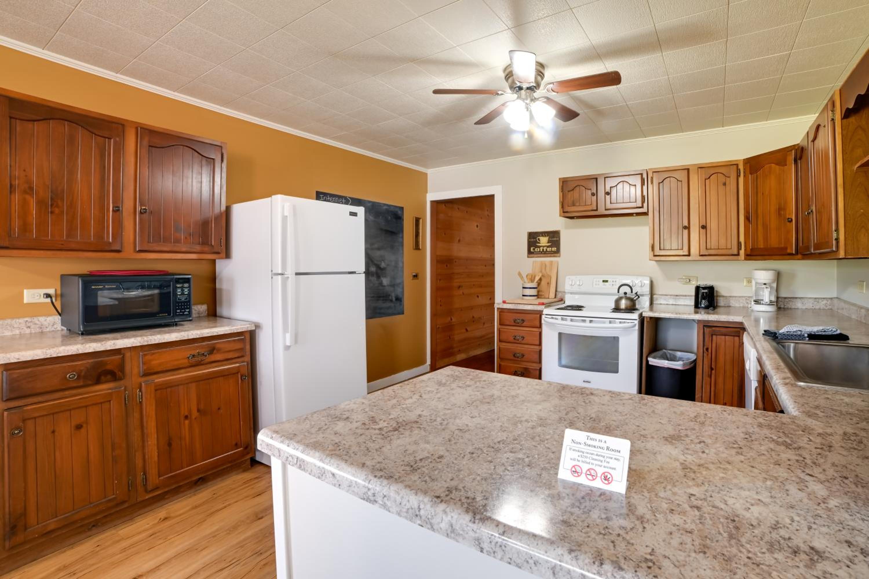 Pet Friendly House 5 Mins to Garden of the Gods