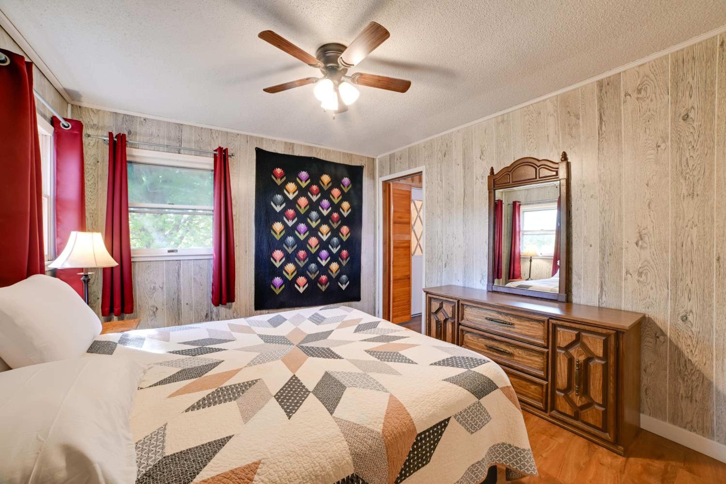 Pet Friendly House 5 Mins to Garden of the Gods