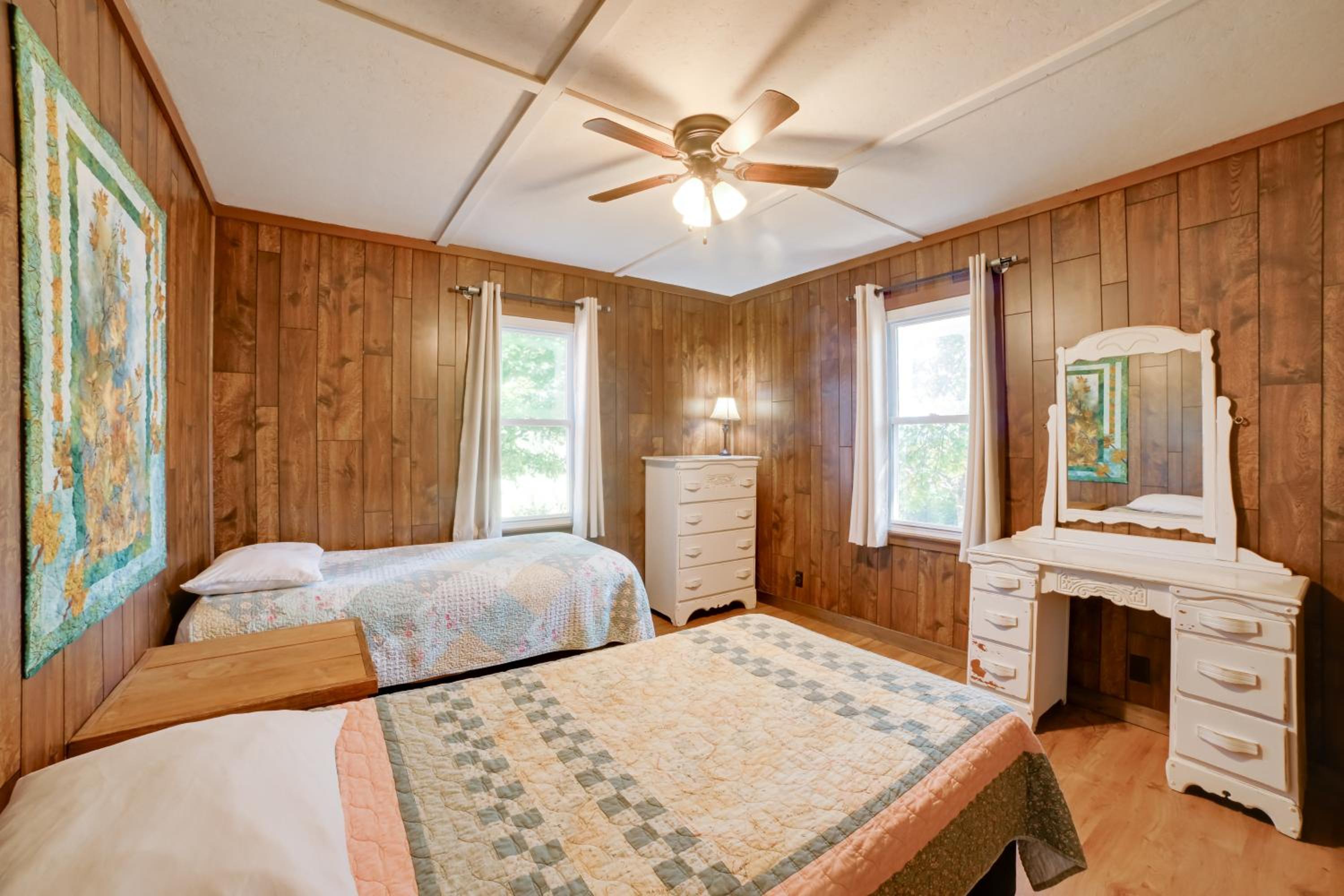 Pet Friendly House 5 Mins to Garden of the Gods