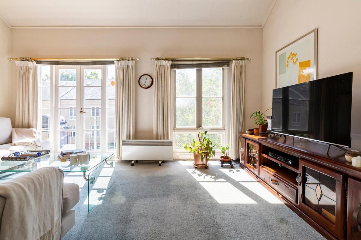 Paris in East Melbourne