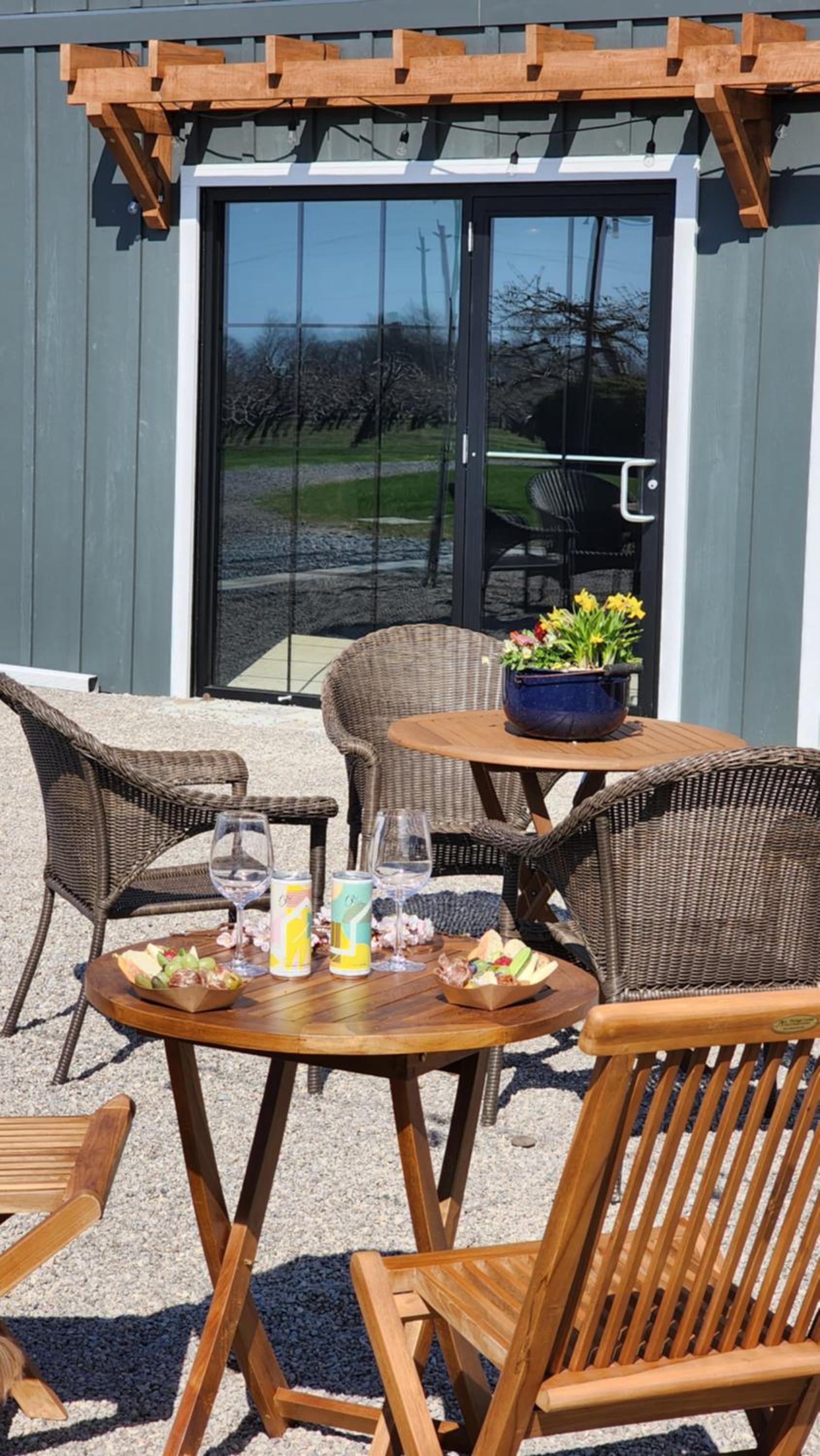 Inn The Orchard, Modern Log Cabin, on water edge