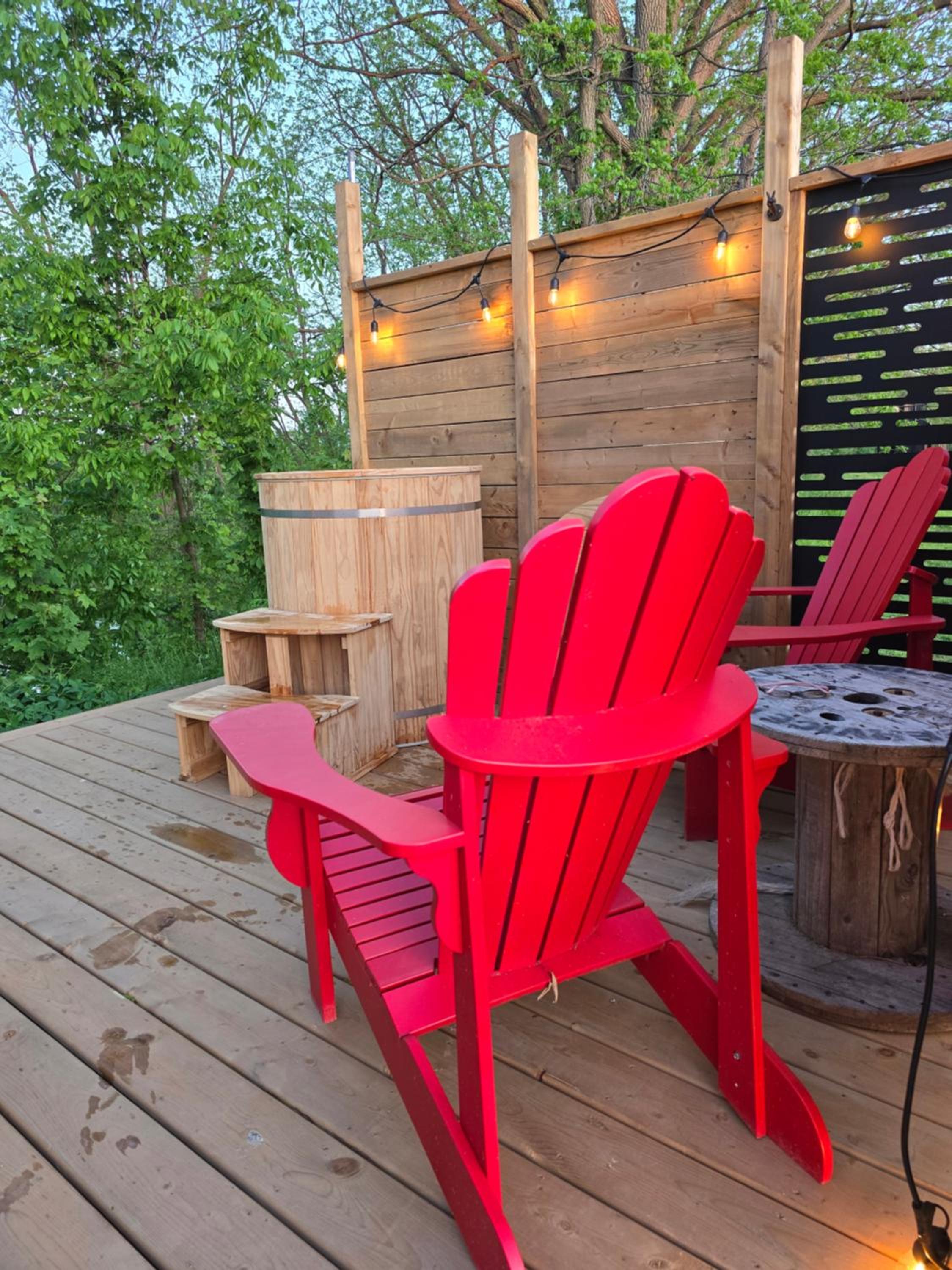 Inn The Orchard, Modern Log Cabin, on water edge