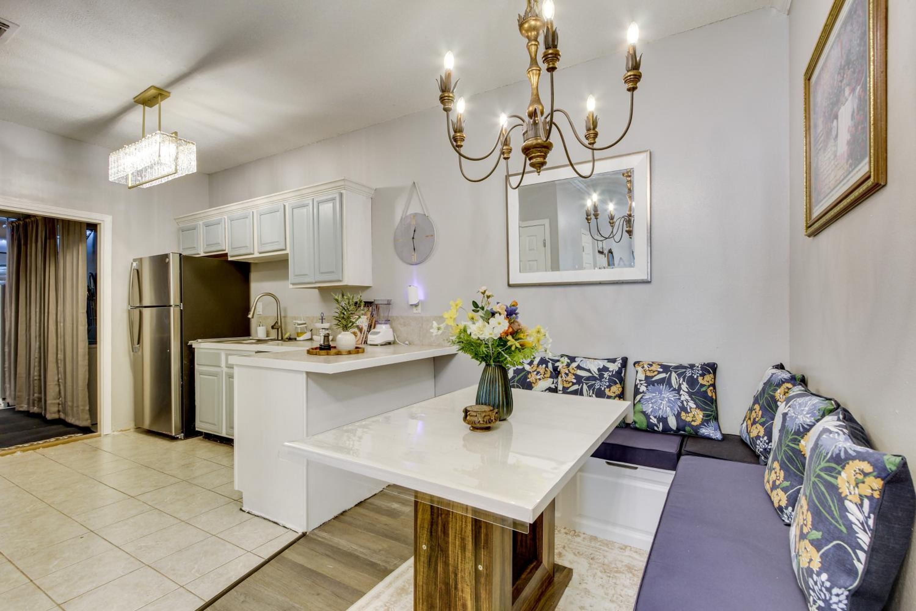 1 Block to Beach Biloxi Townhome with Media Room
