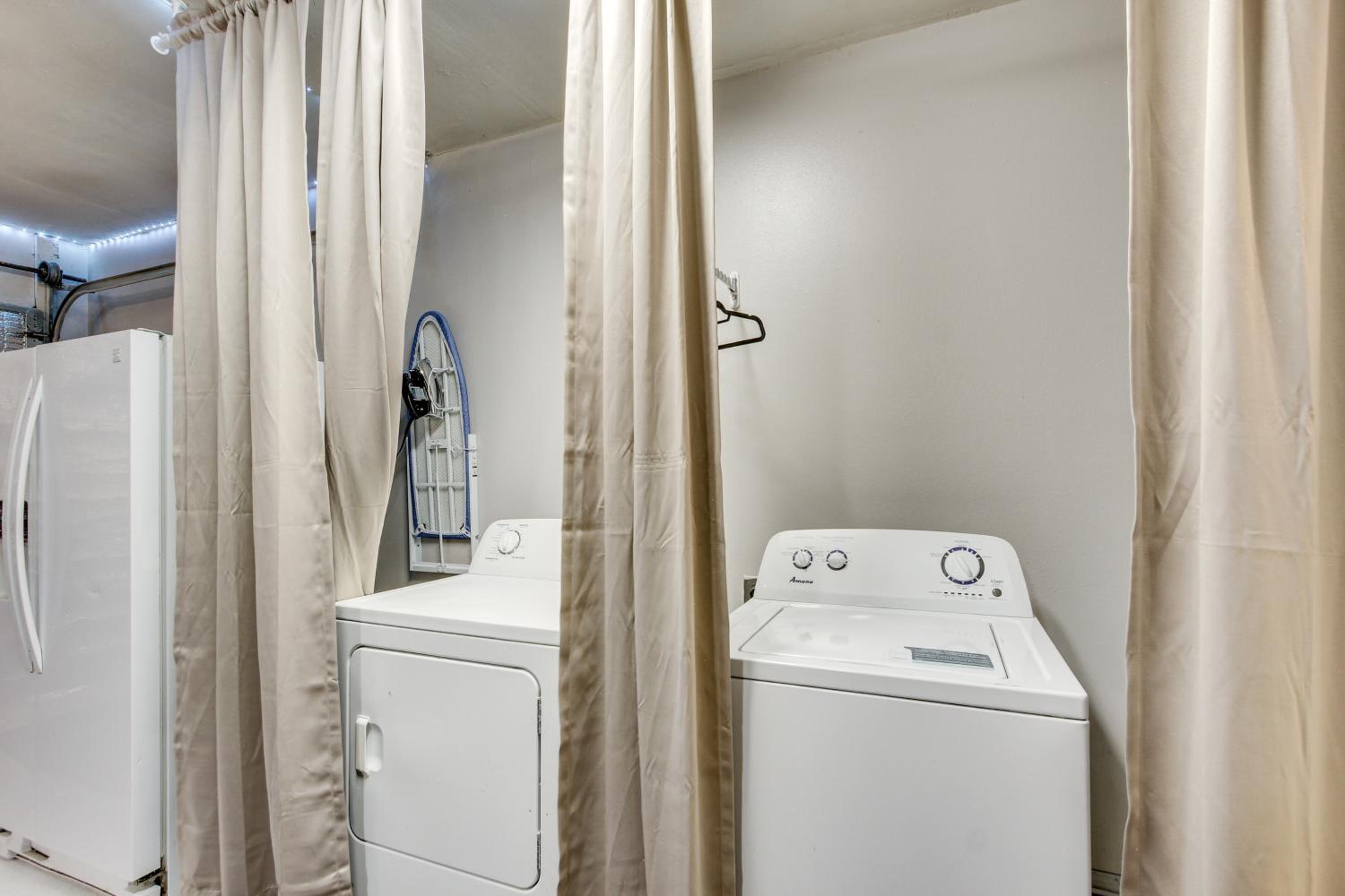 1 Block to Beach Biloxi Townhome with Media Room