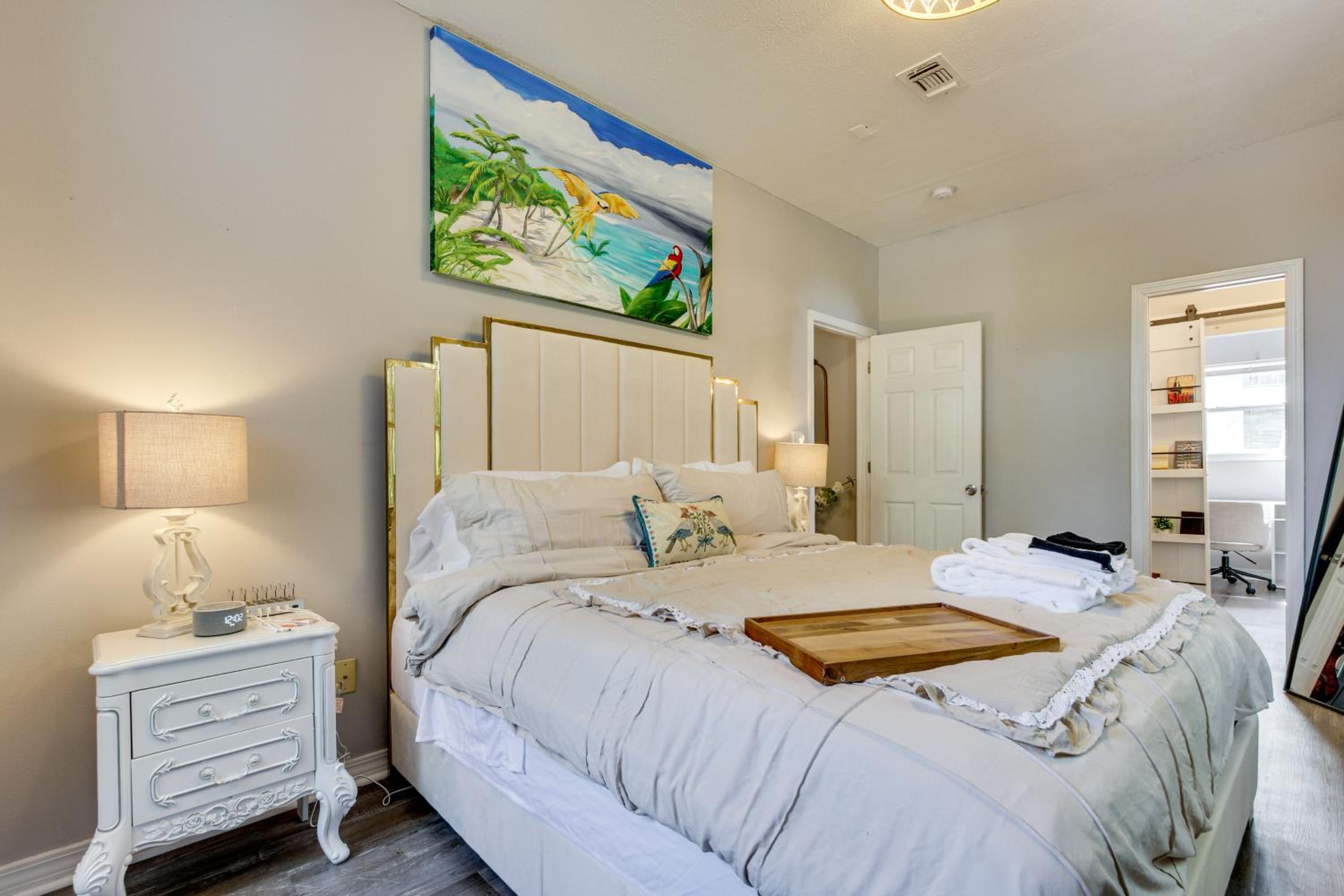 1 Block to Beach Biloxi Townhome with Media Room