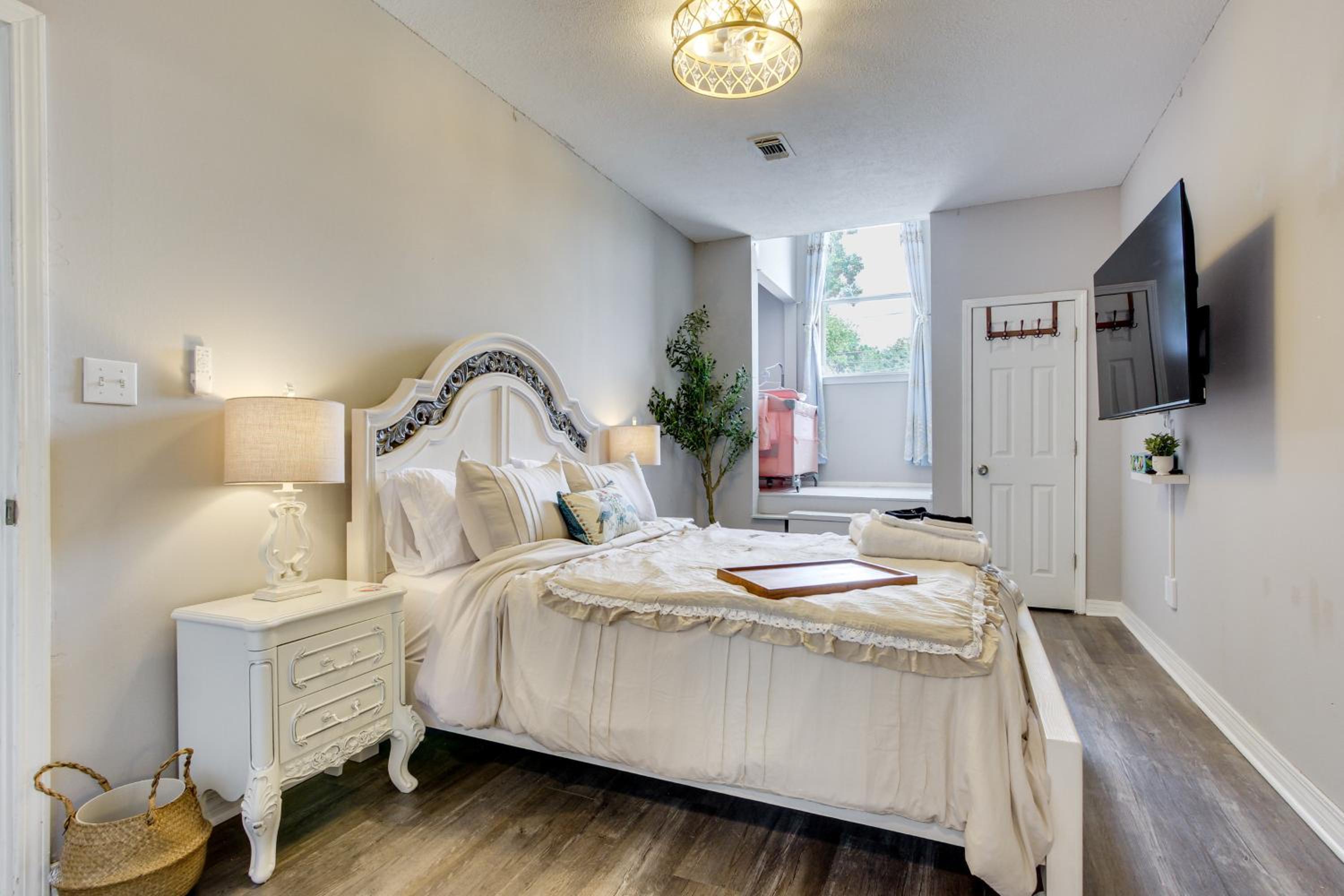 1 Block to Beach Biloxi Townhome with Media Room