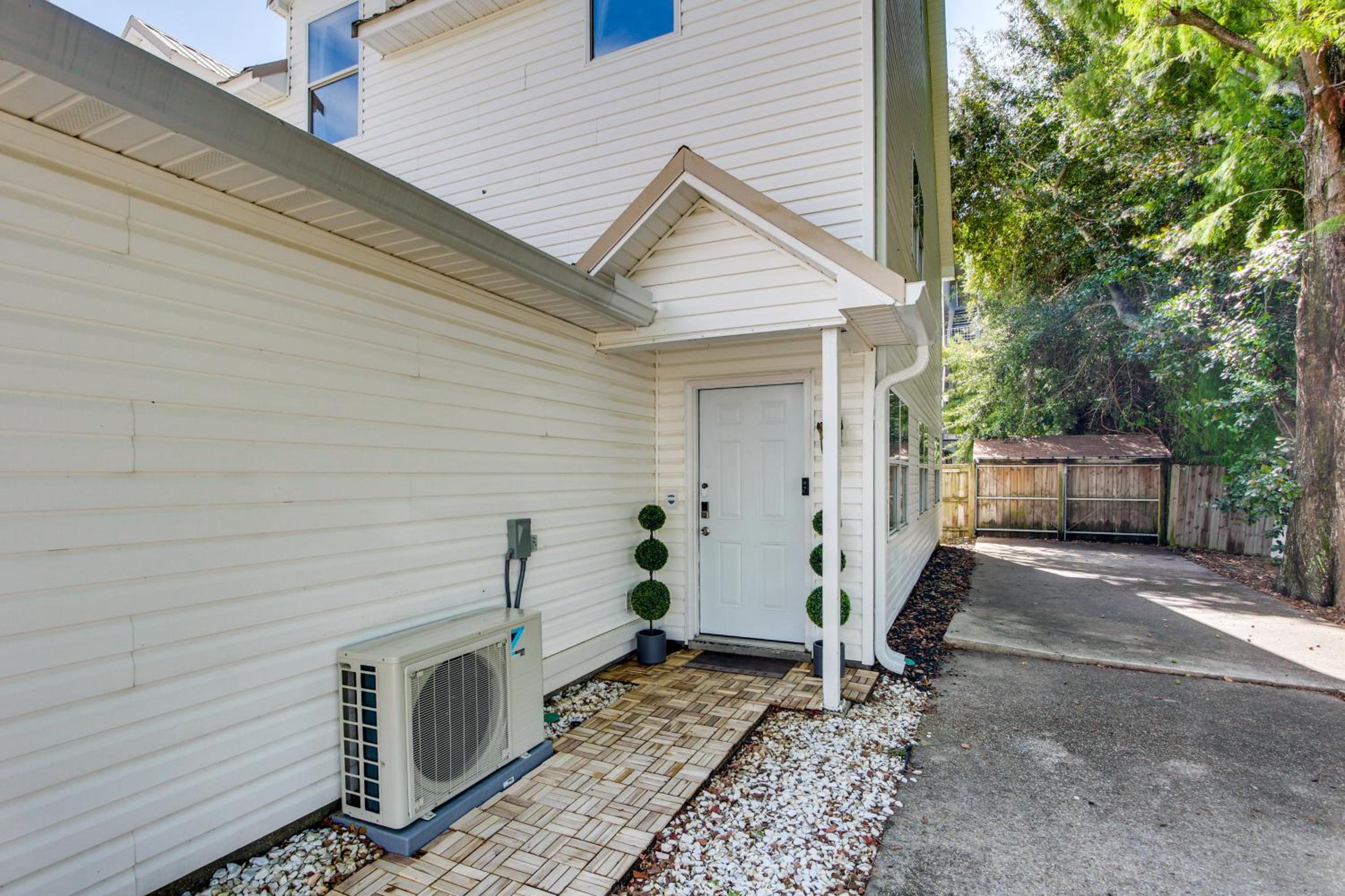 1 Block to Beach Biloxi Townhome with Media Room
