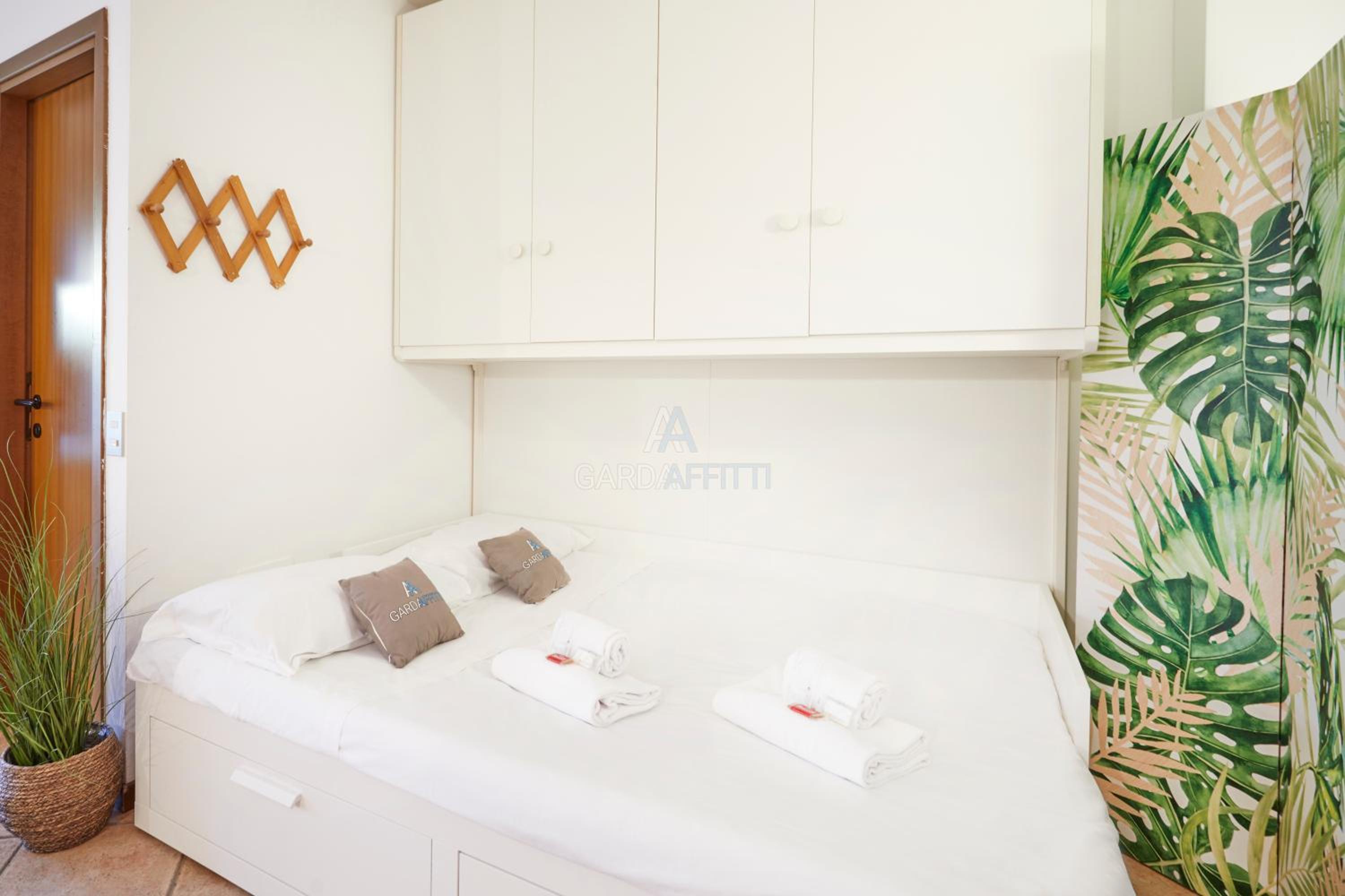 Luna Apt - Giardino privato e Piscina a Sirmione
