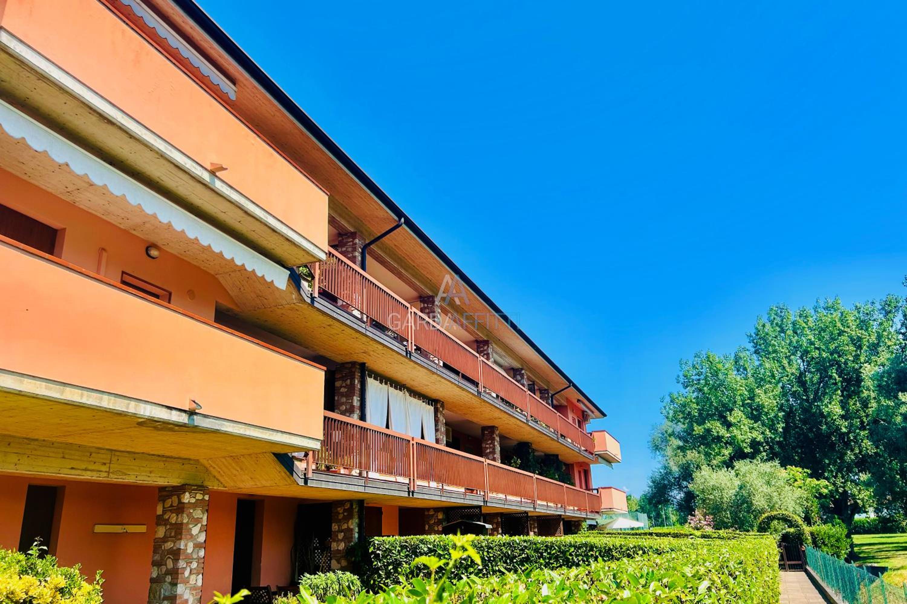 Luna Apt - Giardino privato e Piscina a Sirmione