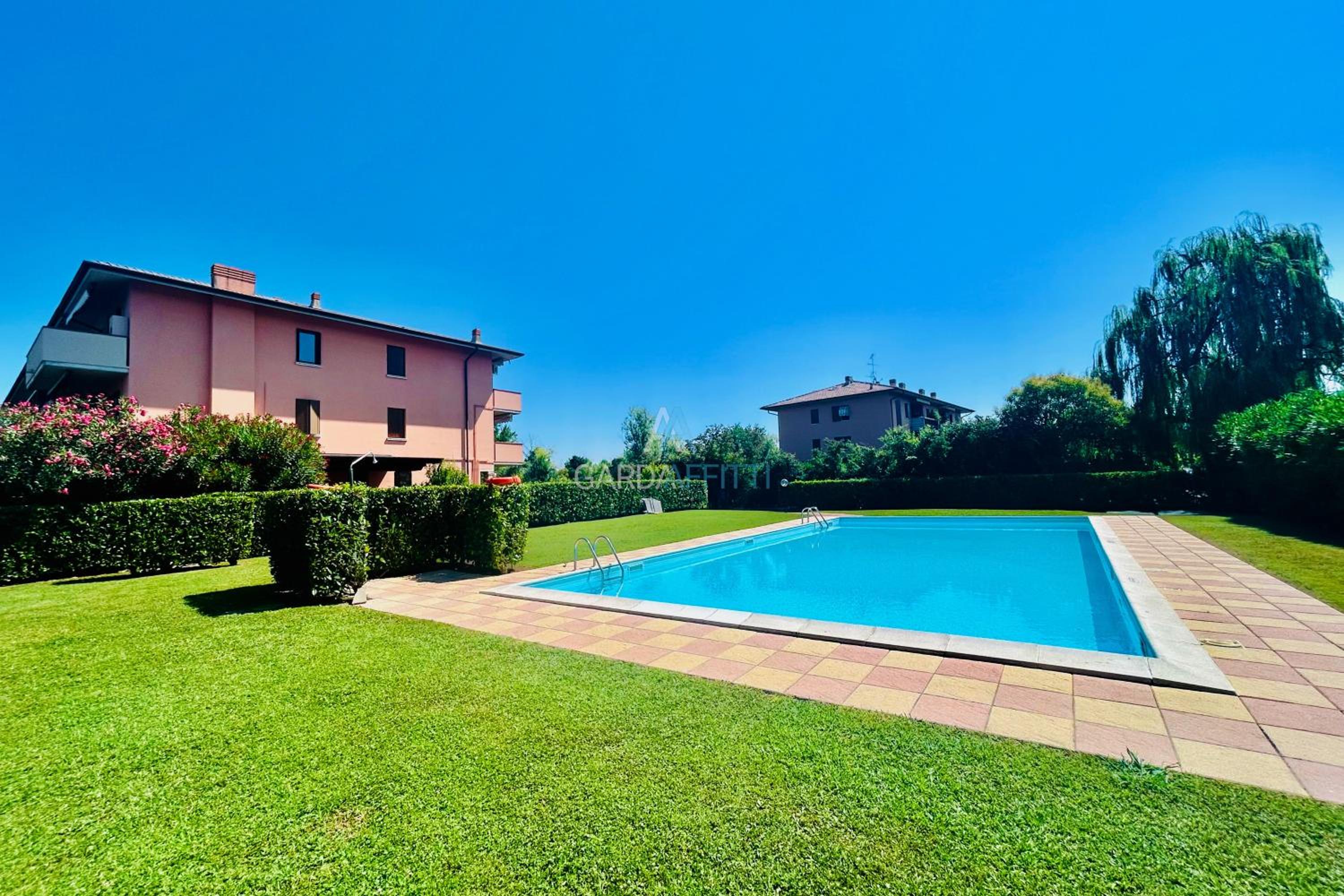 Luna Apt - Giardino privato e Piscina a Sirmione