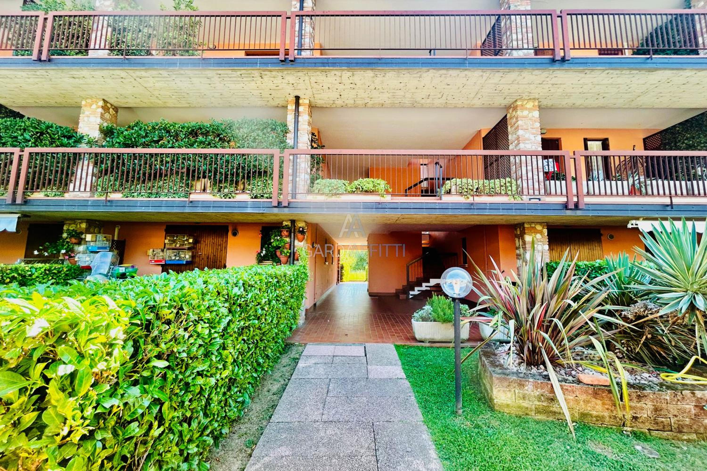 Luna Apt - Giardino privato e Piscina a Sirmione