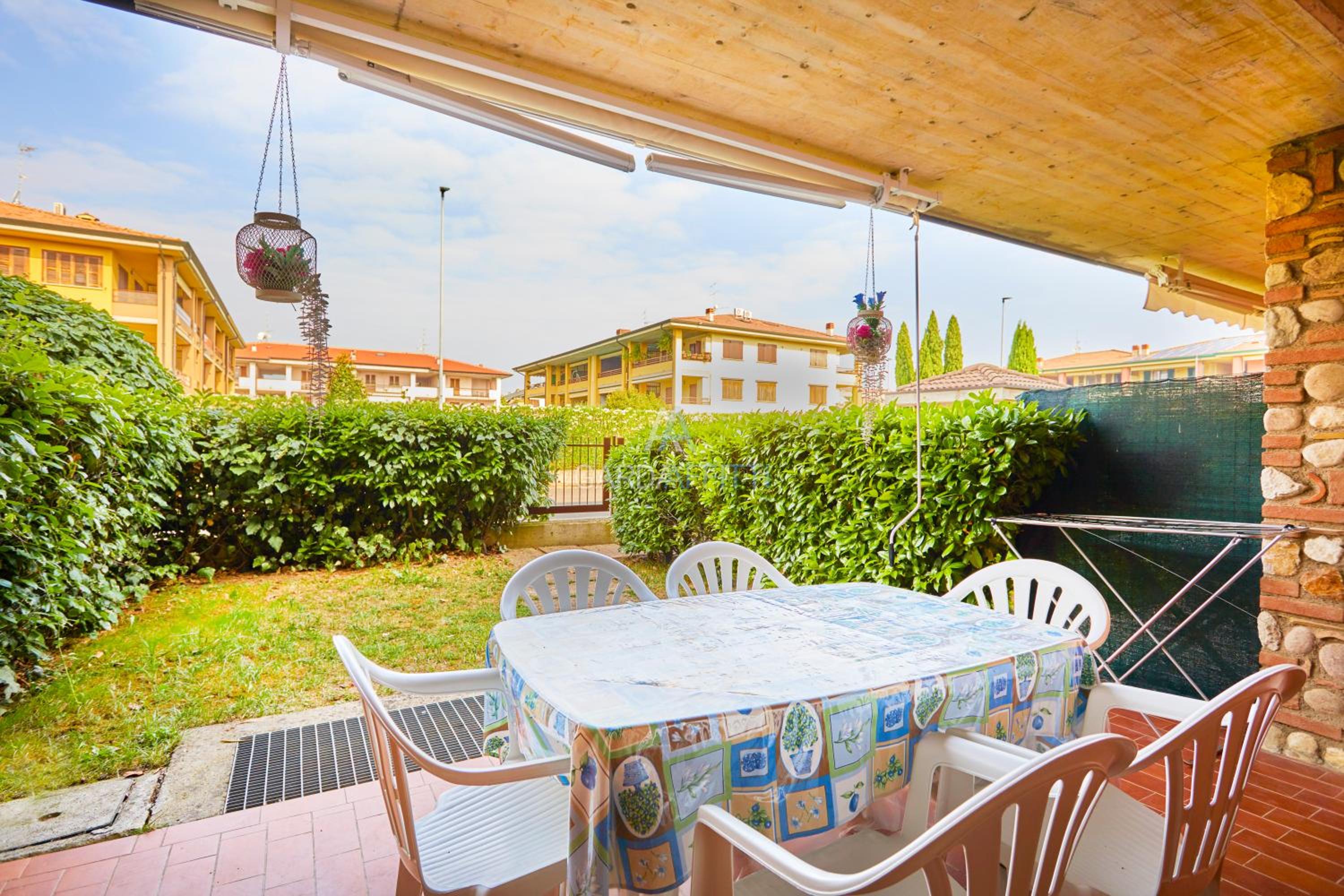 Luna Apt - Giardino privato e Piscina a Sirmione