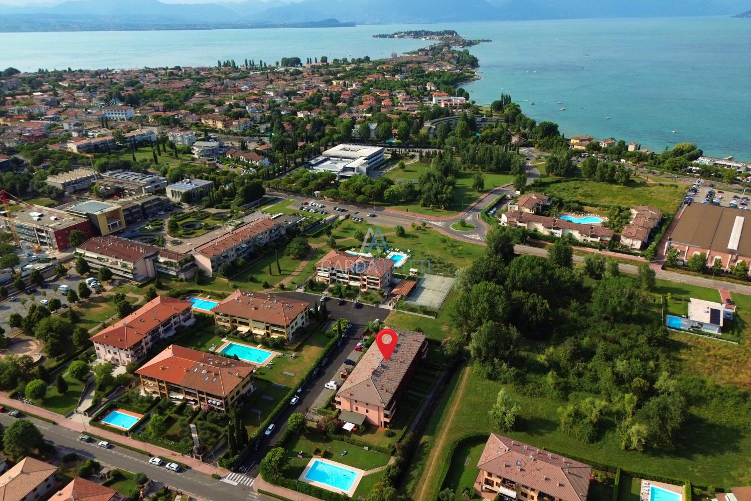 Luna Apt - Giardino privato e Piscina a Sirmione