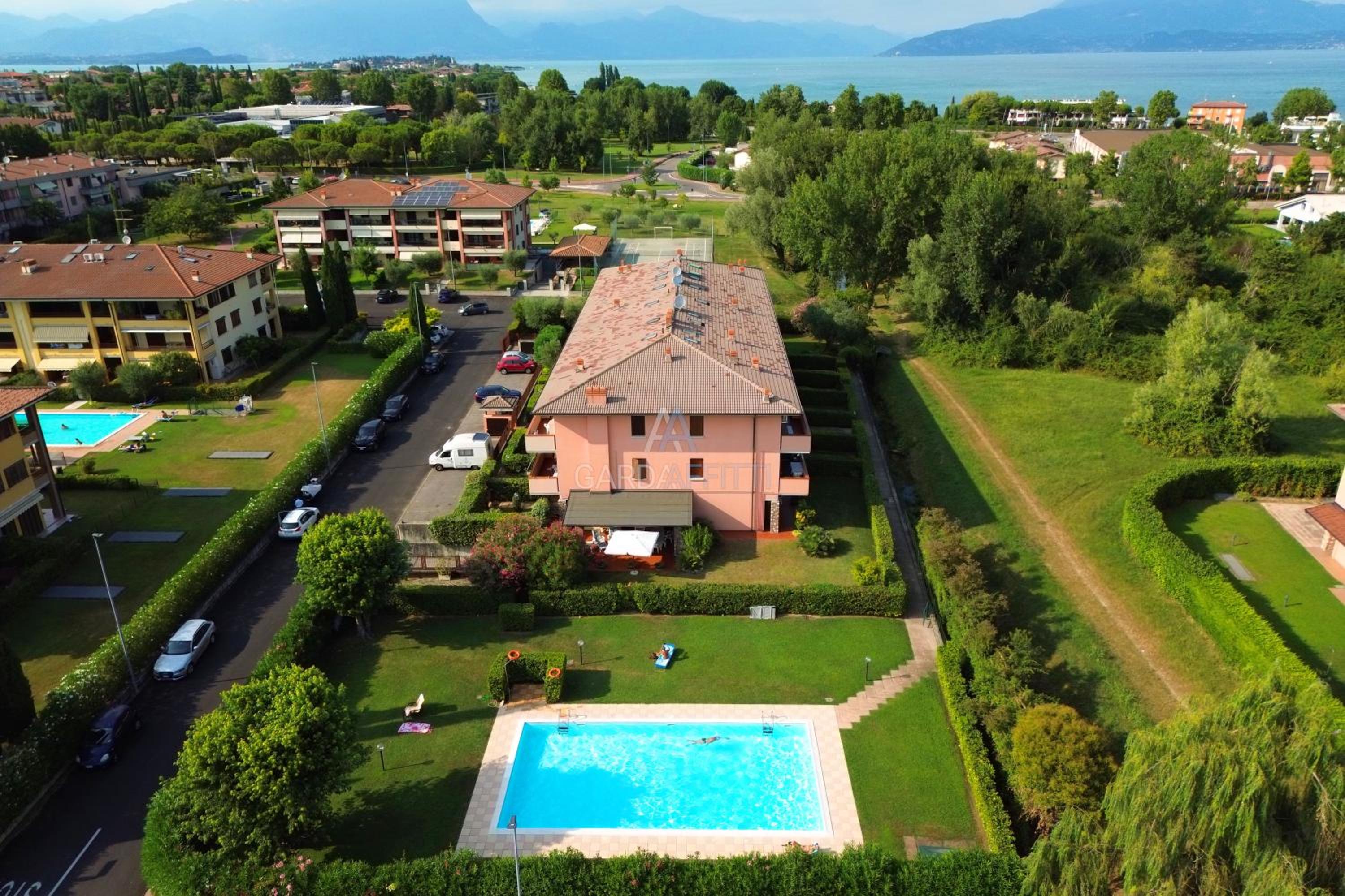 Luna Apt - Giardino privato e Piscina a Sirmione