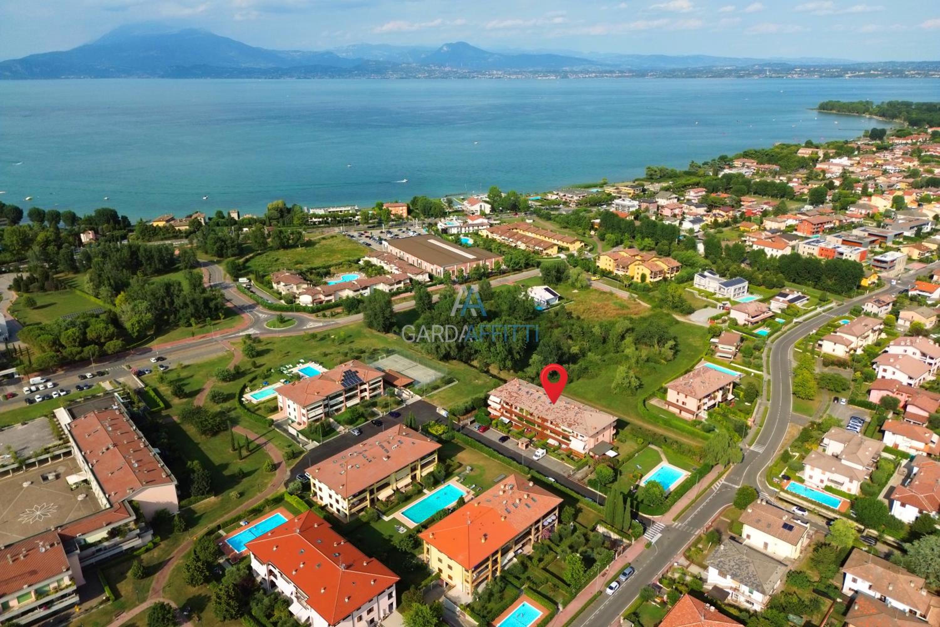 Luna Apt - Giardino privato e Piscina a Sirmione