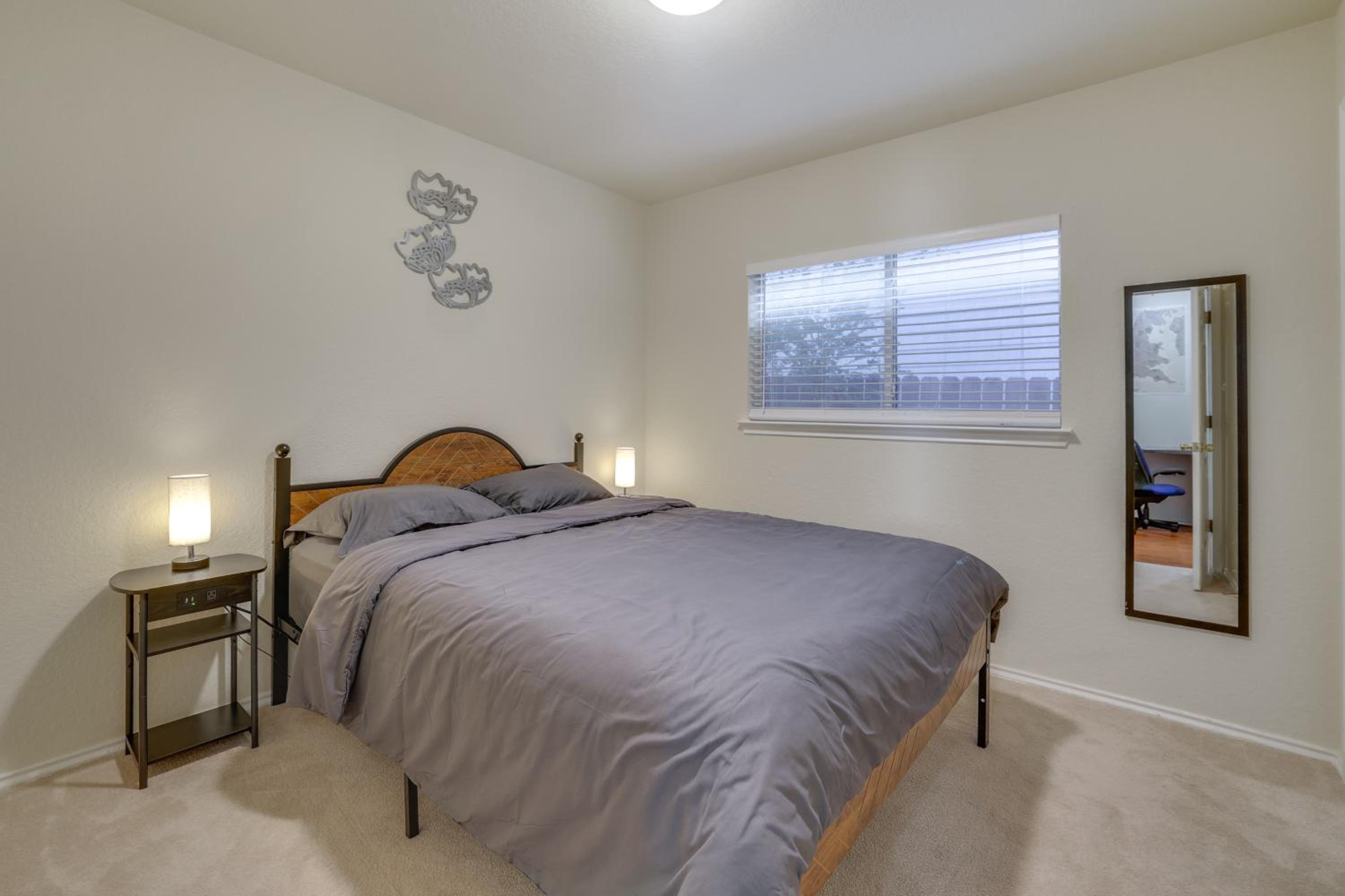 San Antonio Area Home with Deck, 14 Mi to Dtwn!