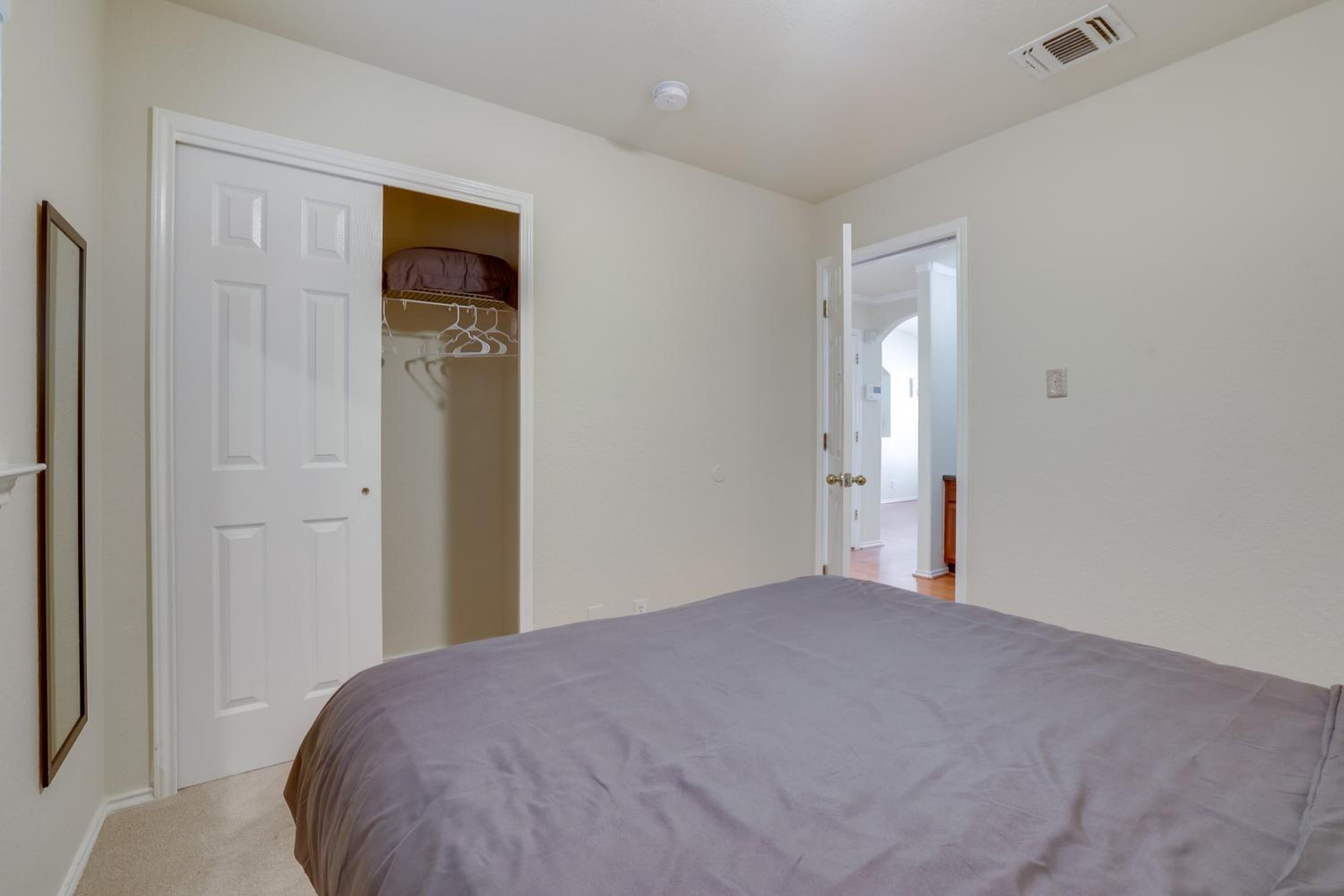 San Antonio Area Home with Deck, 14 Mi to Dtwn!