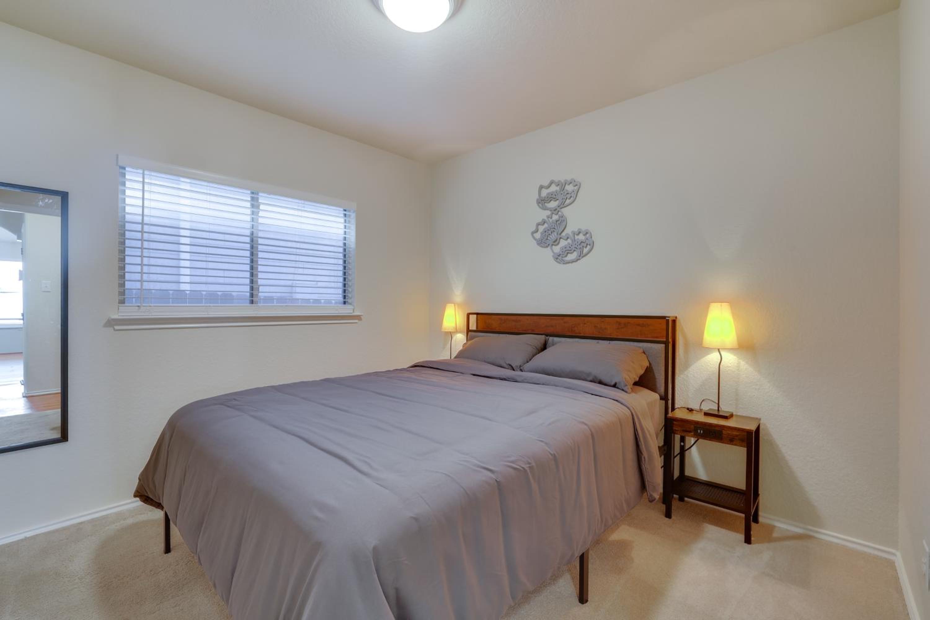 San Antonio Area Home with Deck, 14 Mi to Dtwn!