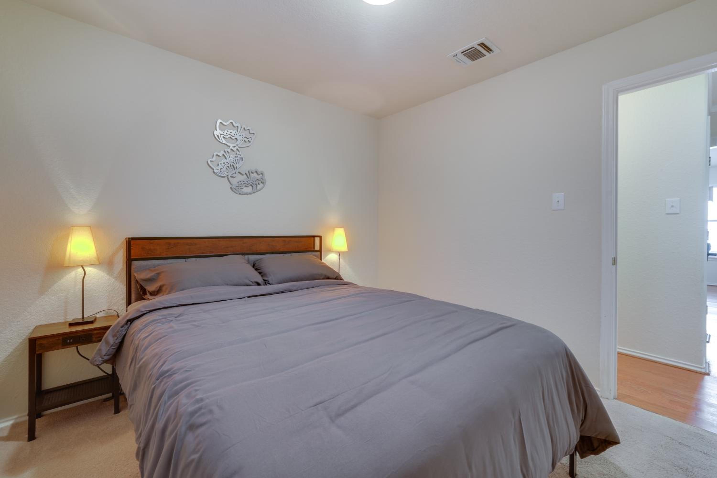 San Antonio Area Home with Deck, 14 Mi to Dtwn!