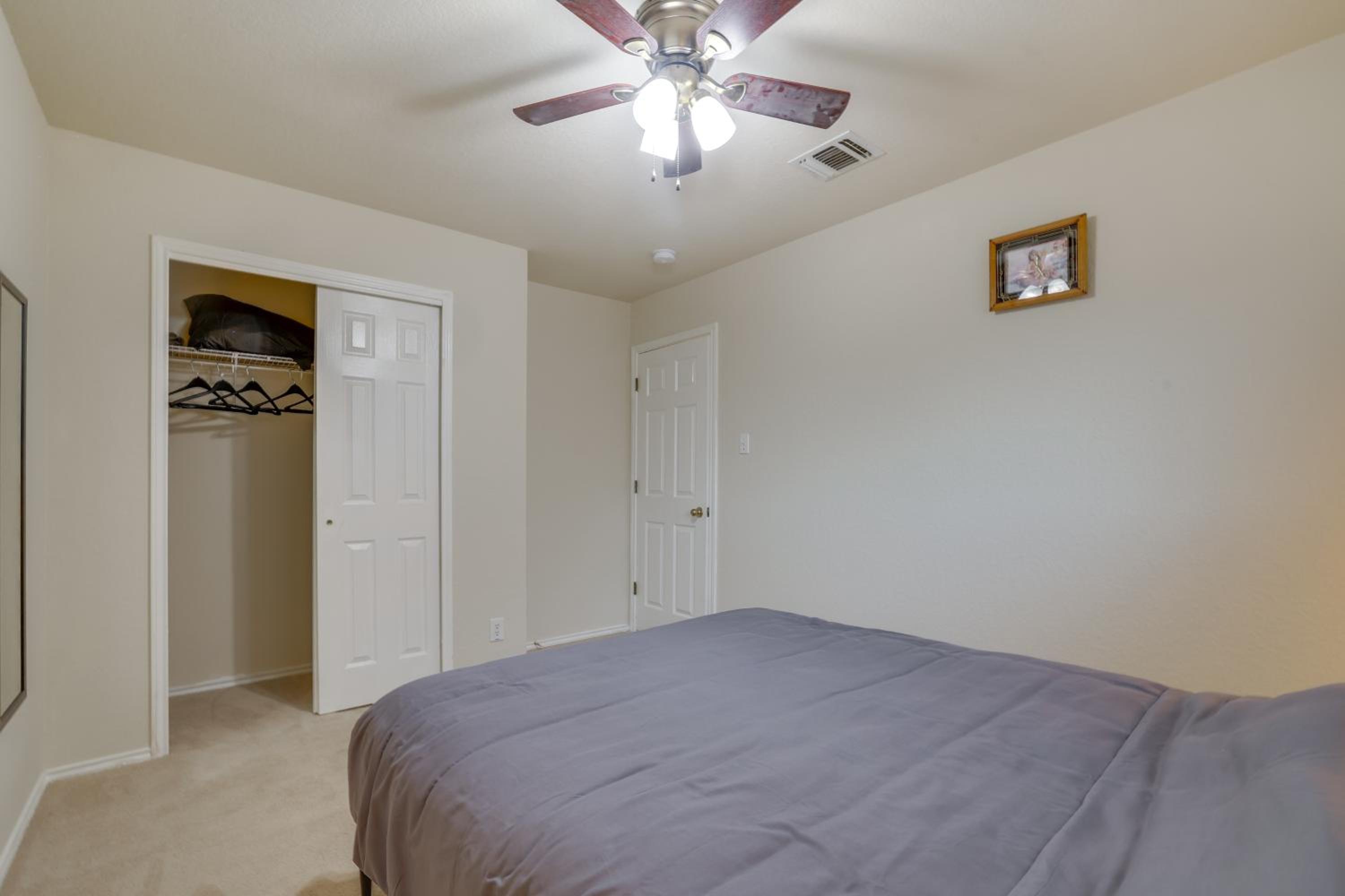 San Antonio Area Home with Deck, 14 Mi to Dtwn!