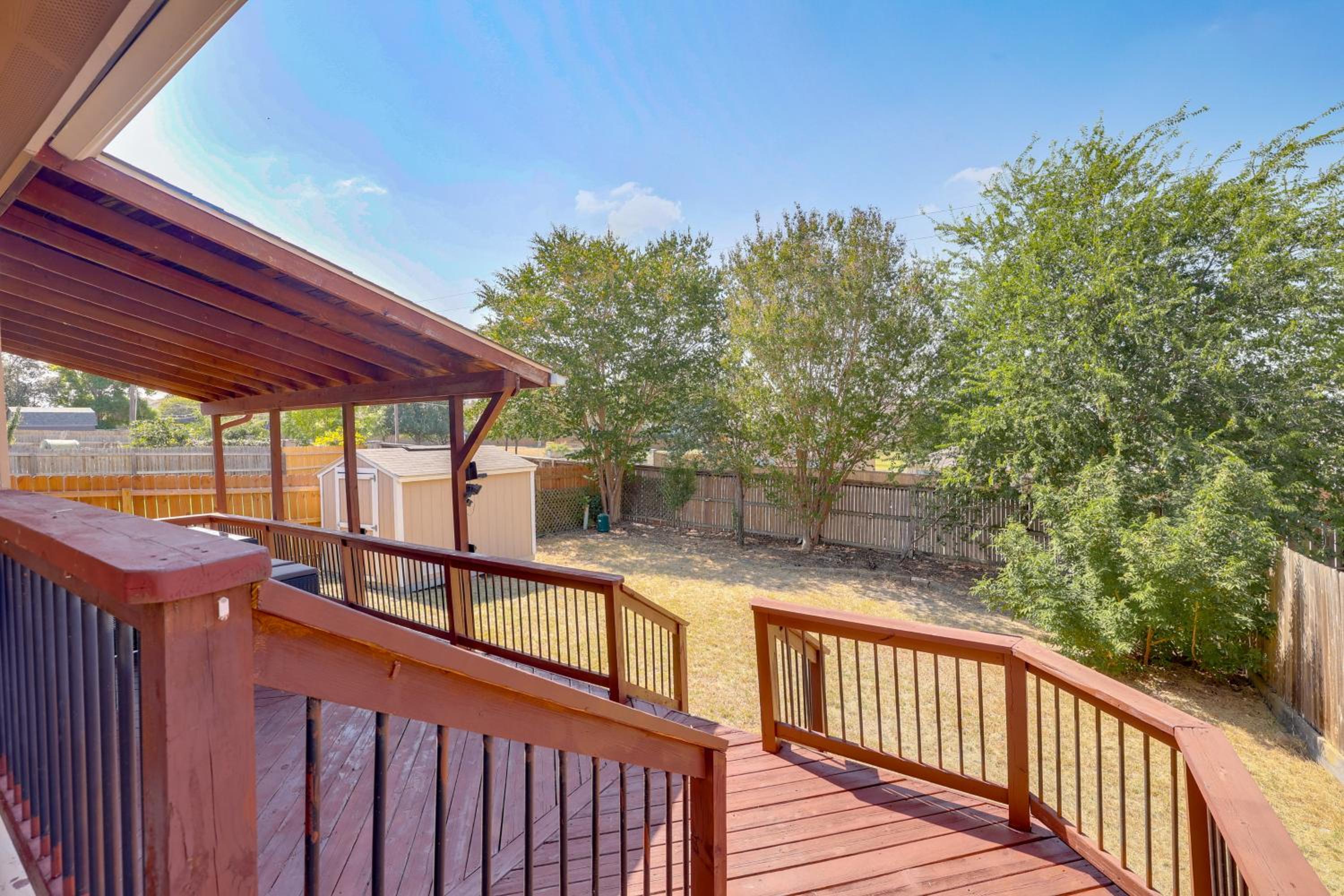San Antonio Area Home with Deck, 14 Mi to Dtwn!