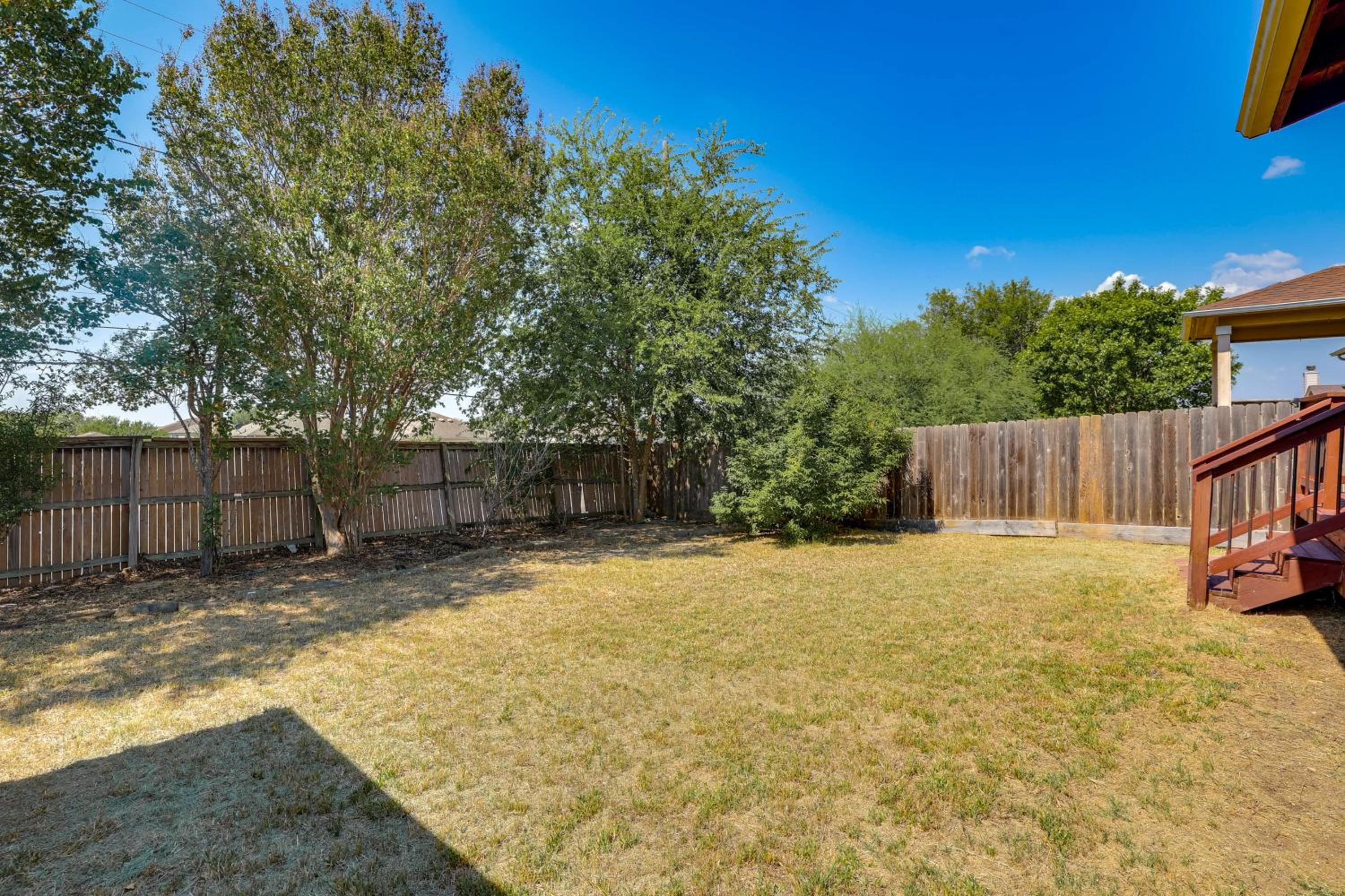 San Antonio Area Home with Deck, 14 Mi to Dtwn!