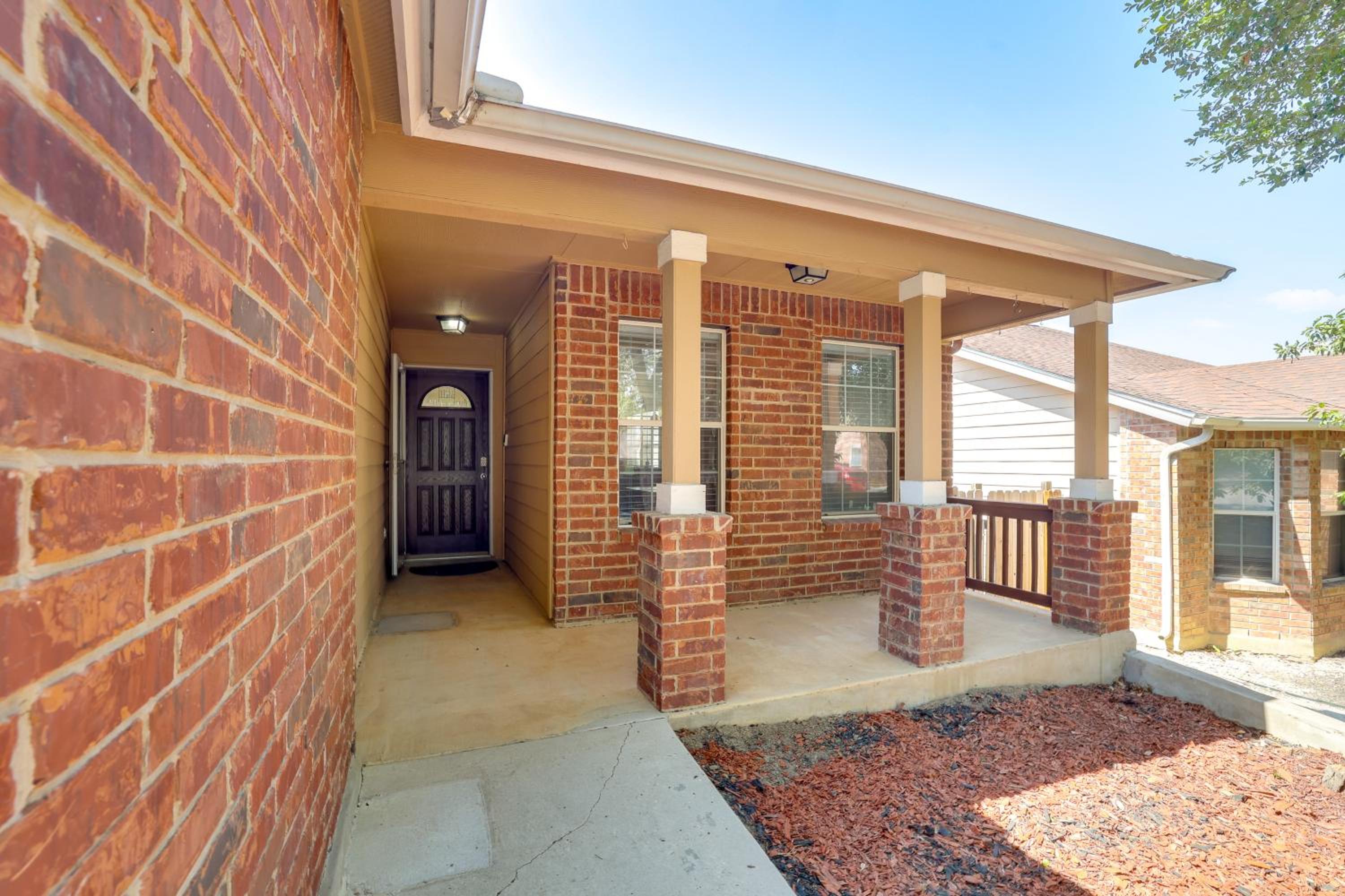 San Antonio Area Home with Deck, 14 Mi to Dtwn!