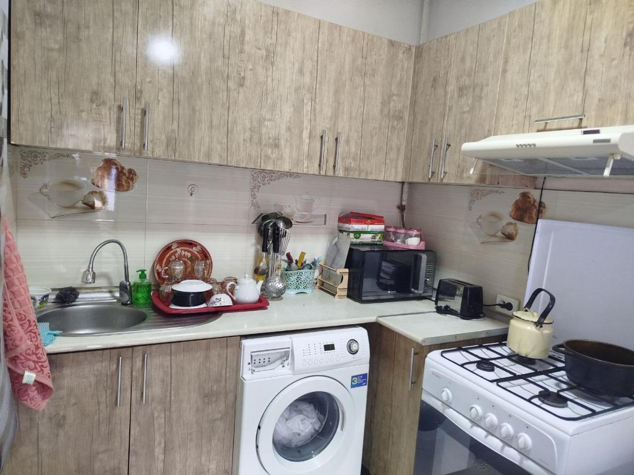 Caravan Hostel Near Airport