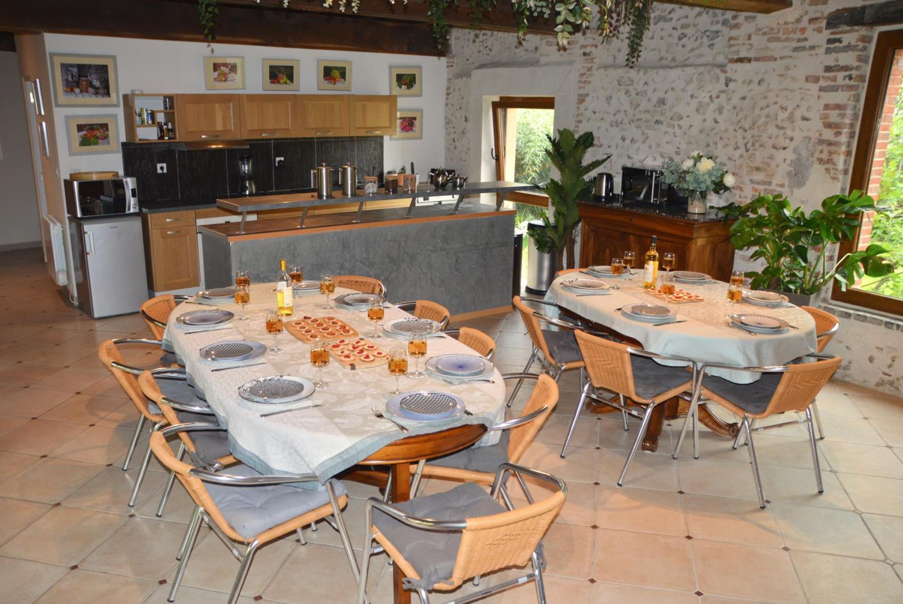 Cottage Mackinley, séjour spacieux et chaleureux, salon de jeux, grande salle à manger, 15 pers, Centre Historique, gare TER