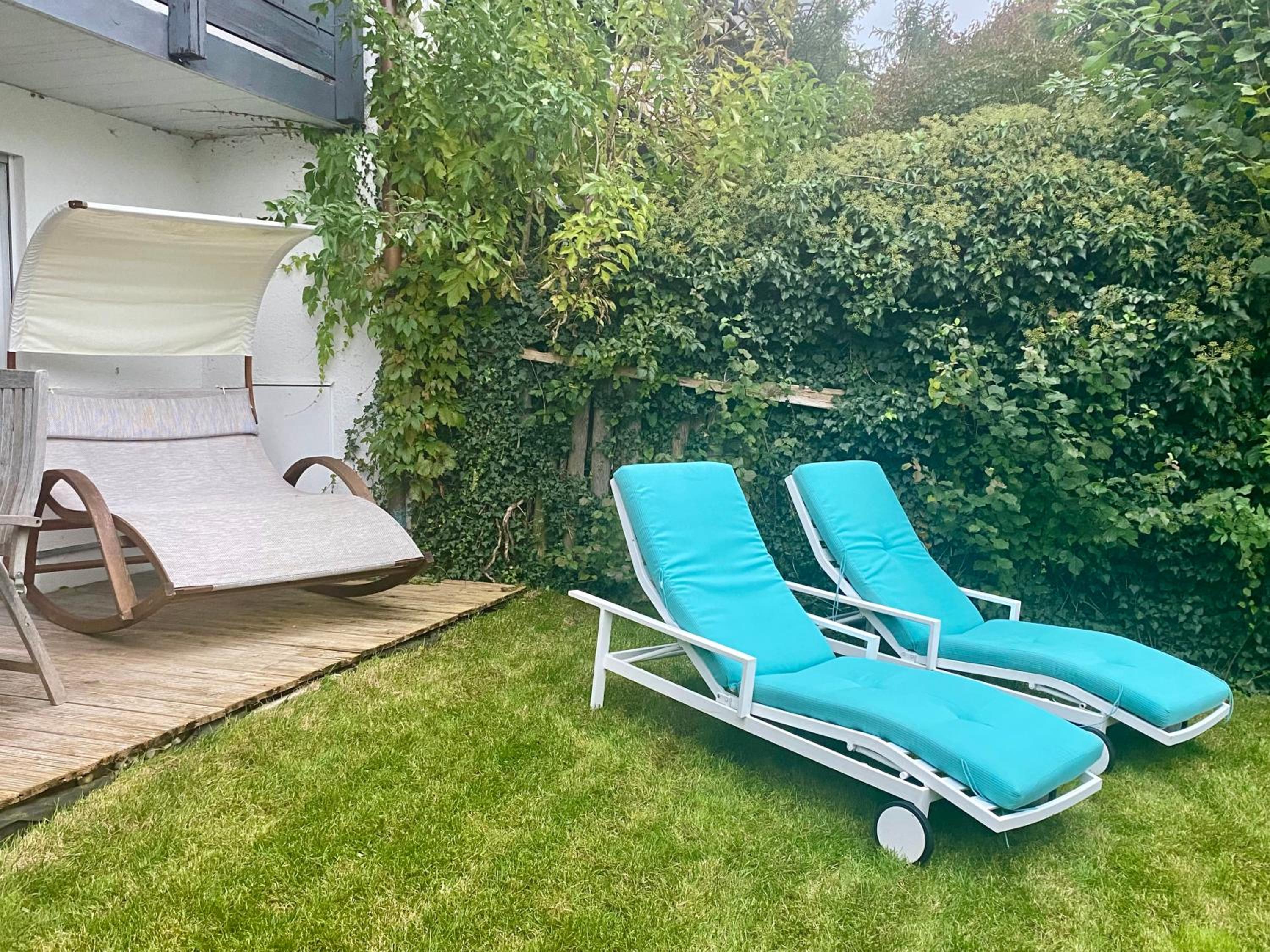 Gemütliche und voll ausgestatette 2 Zimmer Ferienwohnung am Wörthsee mit Terrasse, Grill, Schaukel, Doppelbett oder getrennte Betten fußläufig zu S-Bahn na