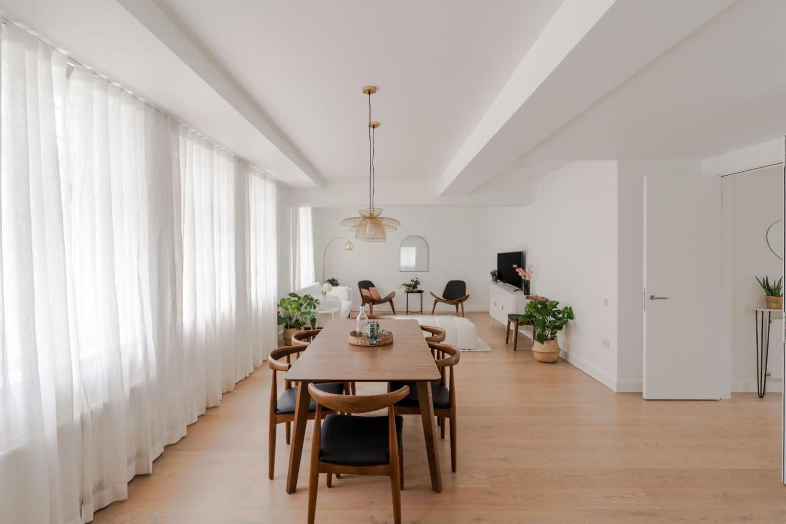Grand Marylebone 3-Bed Penthouse with Balcony