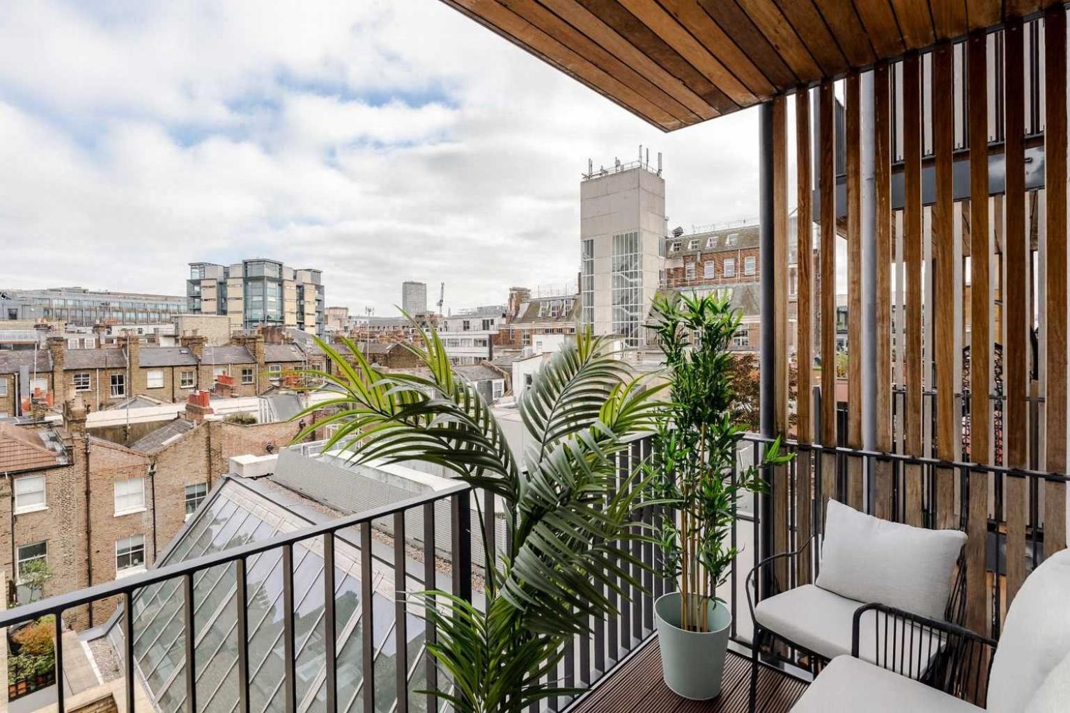 Grand Marylebone 3-Bed Penthouse with Balcony