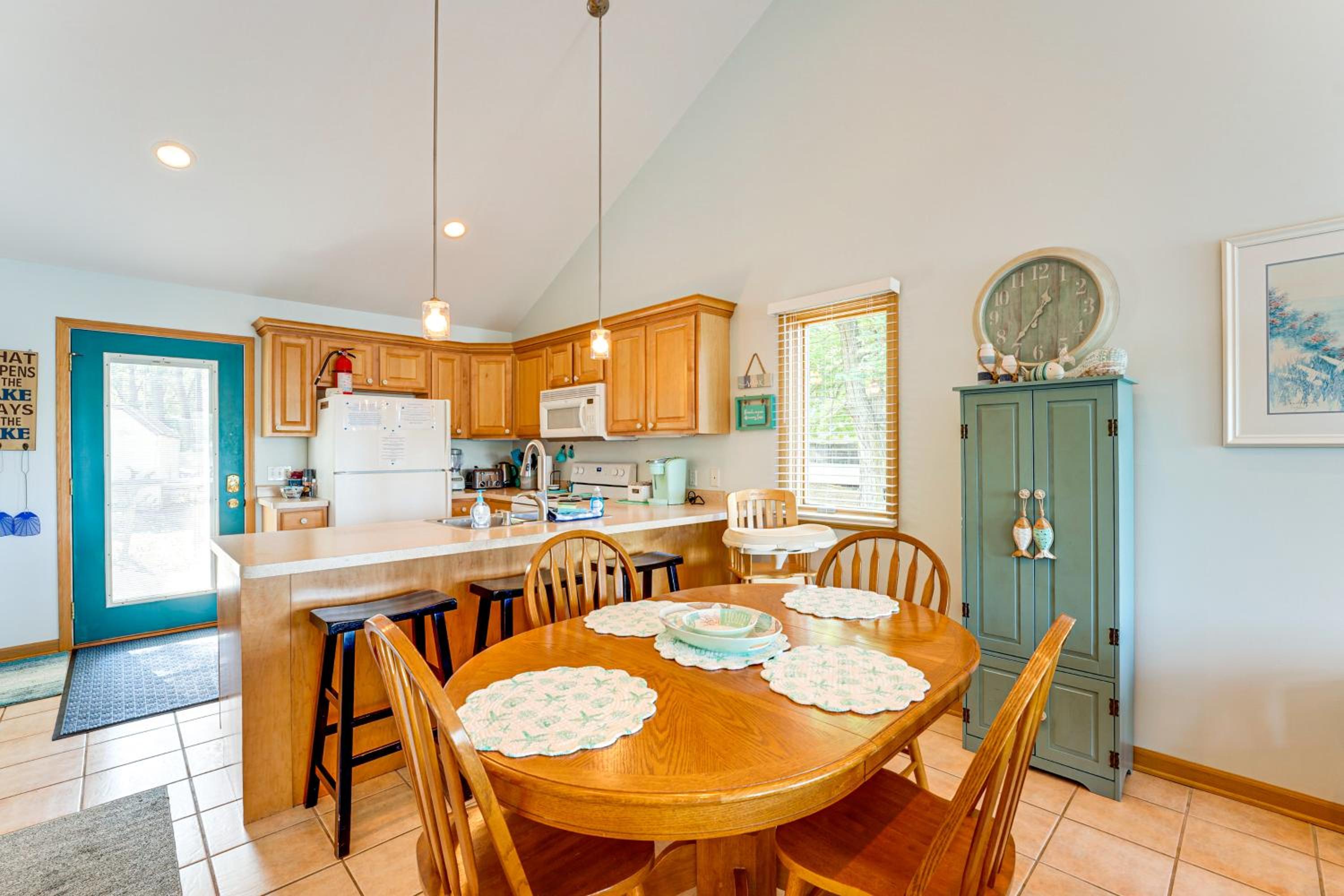 13 Mi to South Haven Lakefront Retreat with Dock!