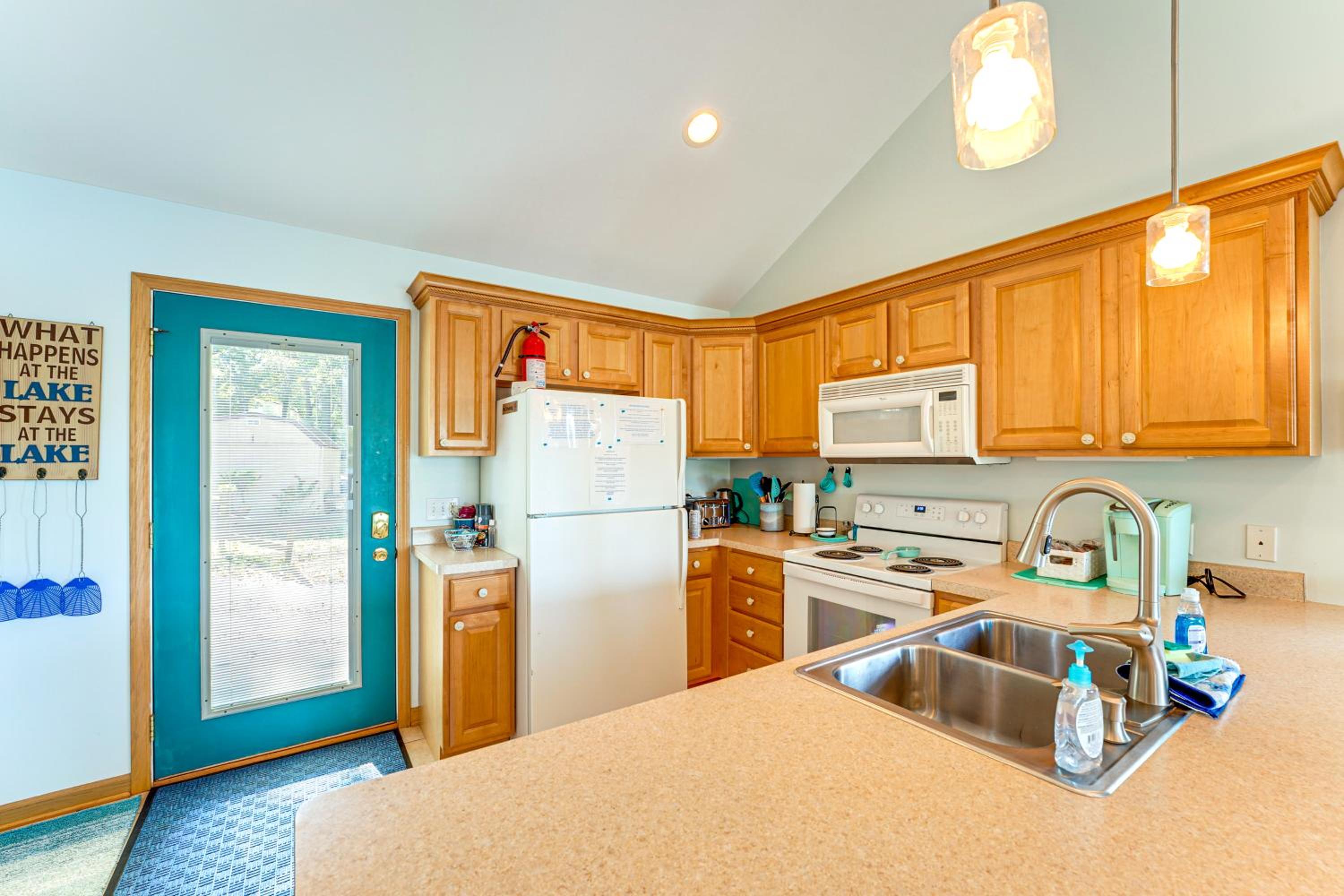 13 Mi to South Haven Lakefront Retreat with Dock!