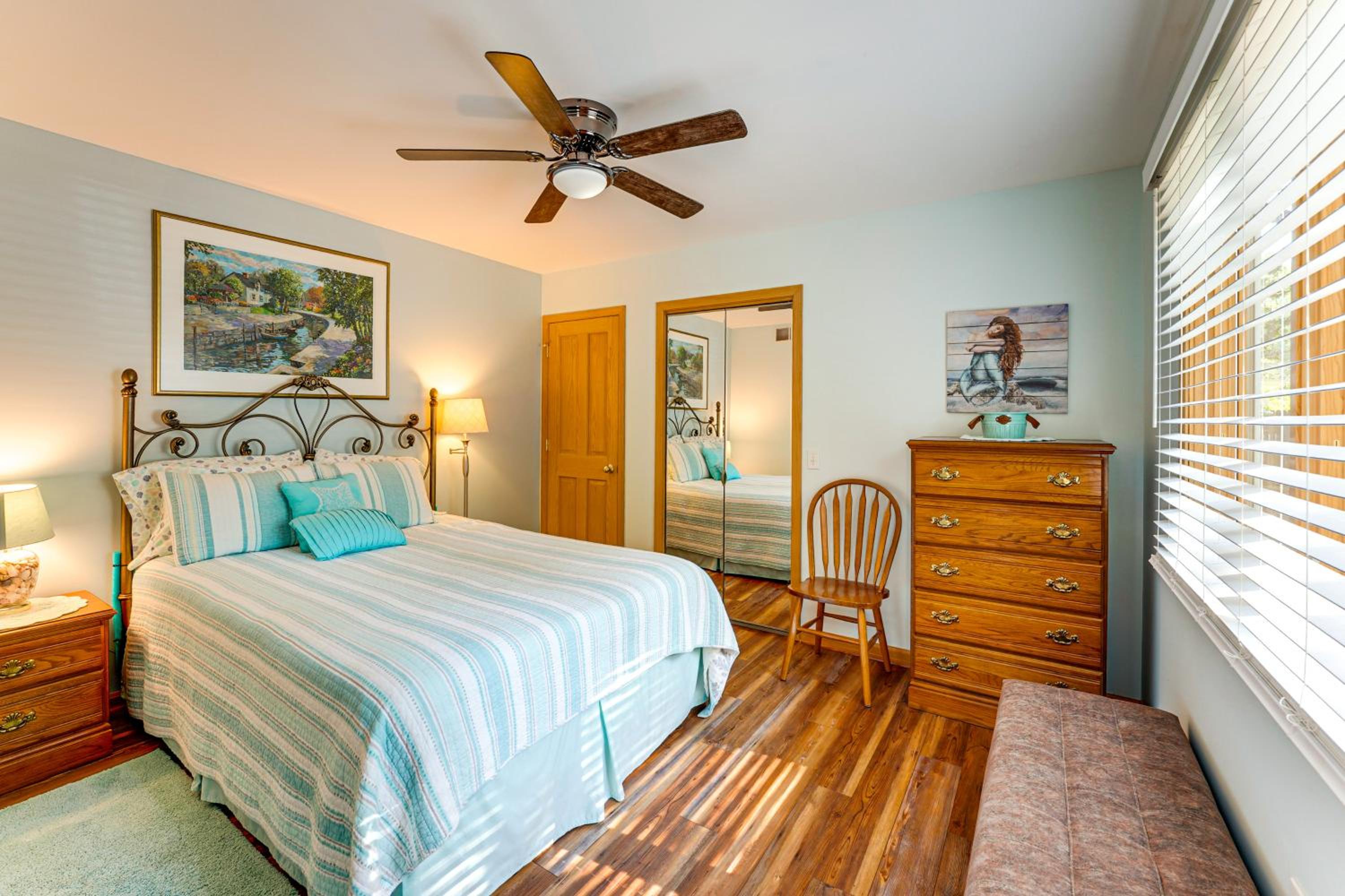 13 Mi to South Haven Lakefront Retreat with Dock!