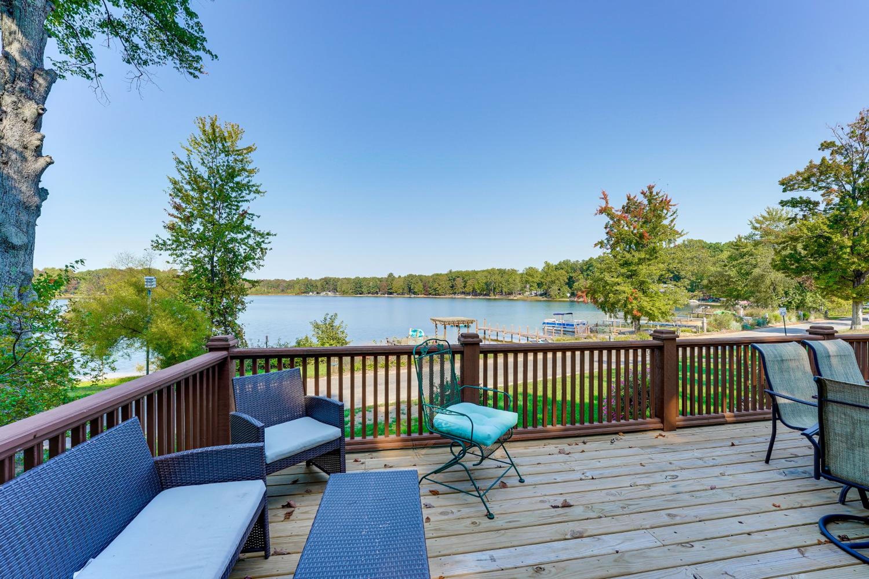 13 Mi to South Haven Lakefront Retreat with Dock!