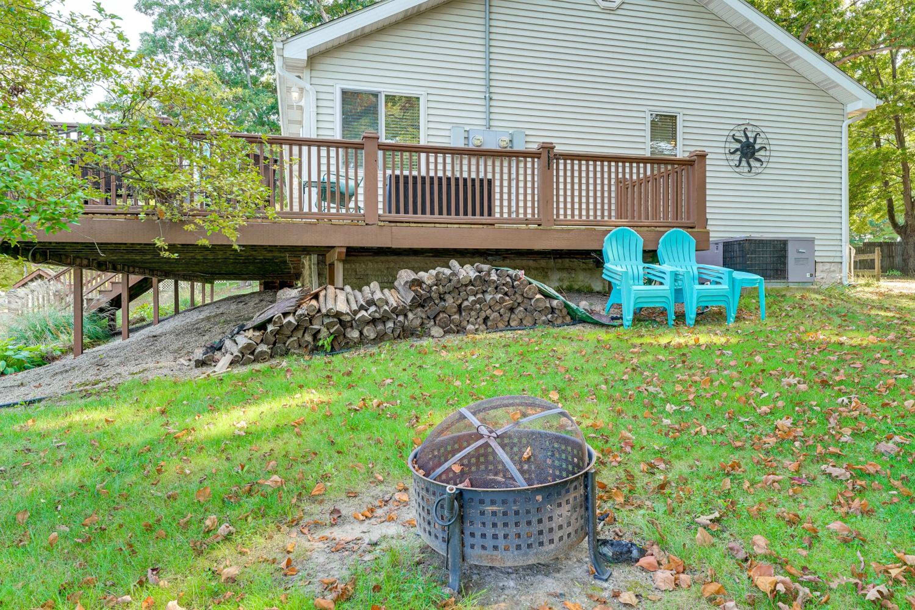 13 Mi to South Haven Lakefront Retreat with Dock!