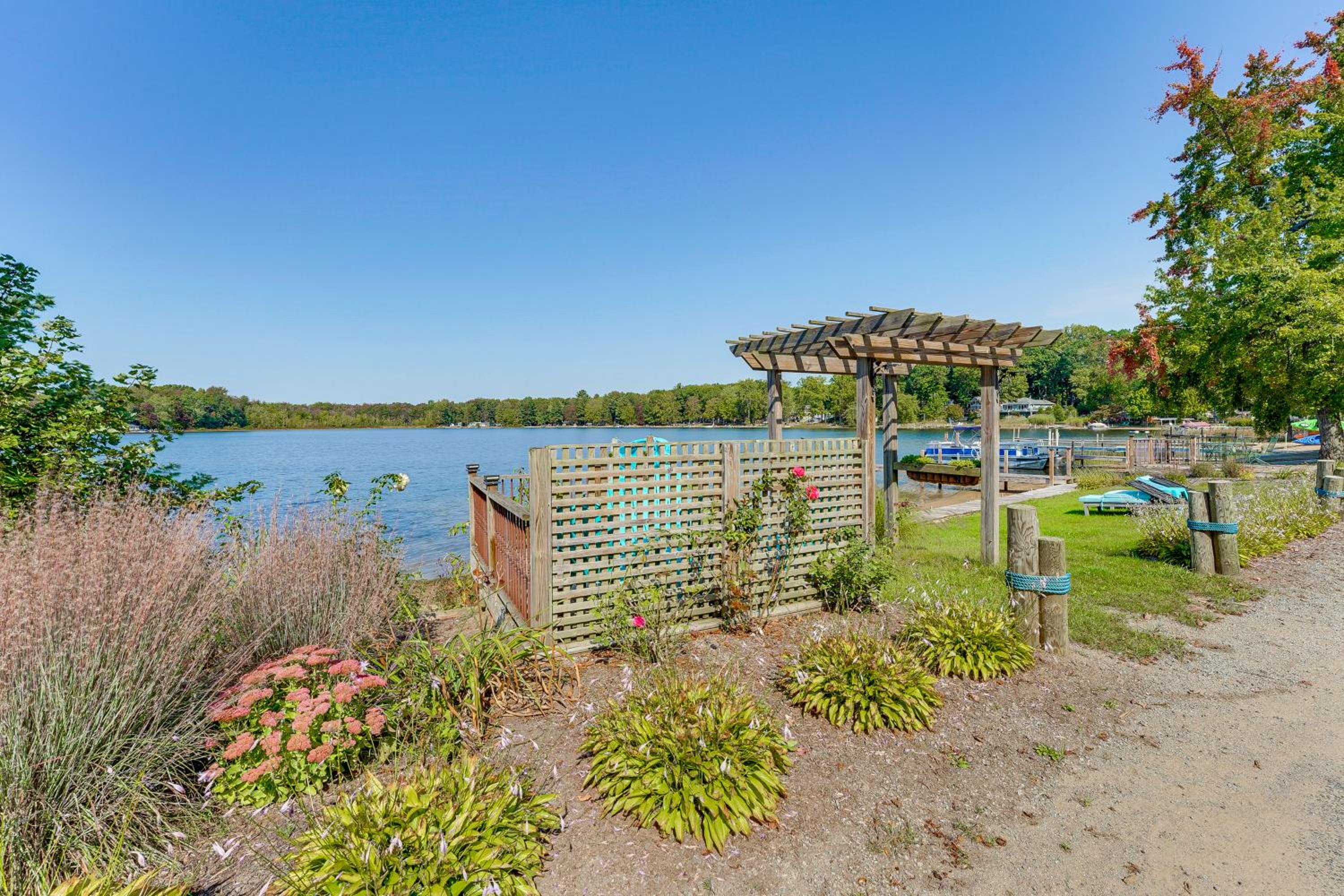 13 Mi to South Haven Lakefront Retreat with Dock!