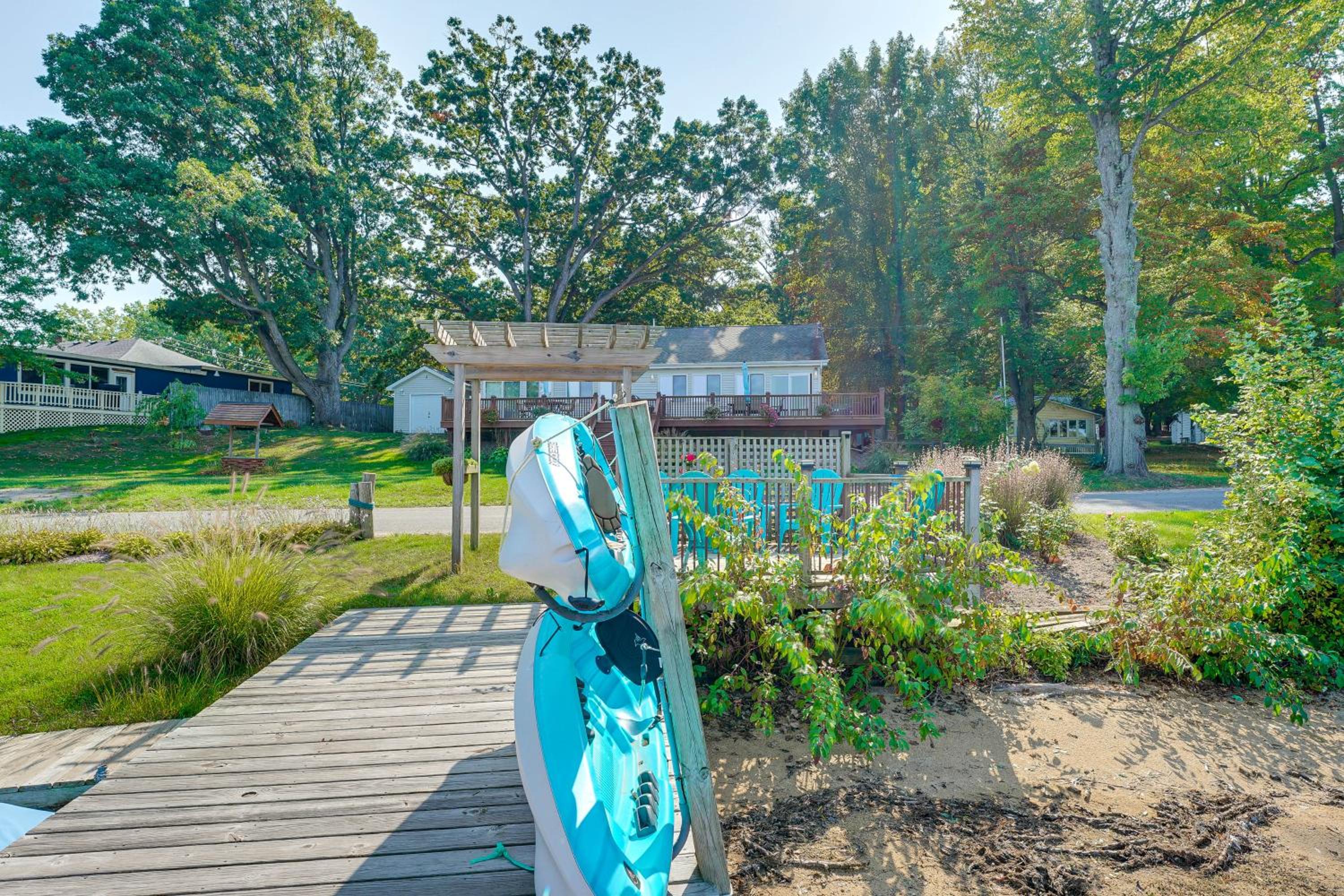 13 Mi to South Haven Lakefront Retreat with Dock!