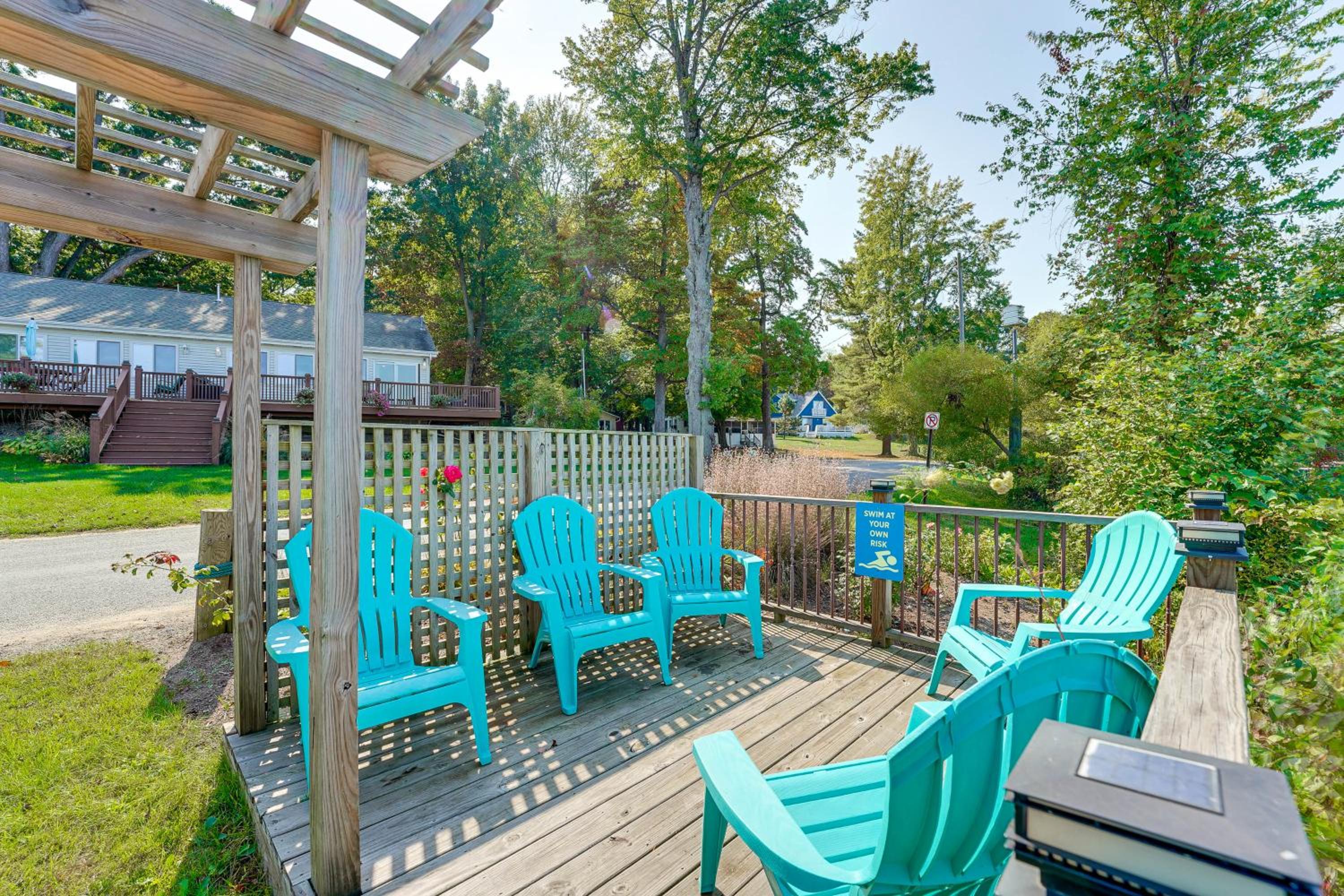 13 Mi to South Haven Lakefront Retreat with Dock!