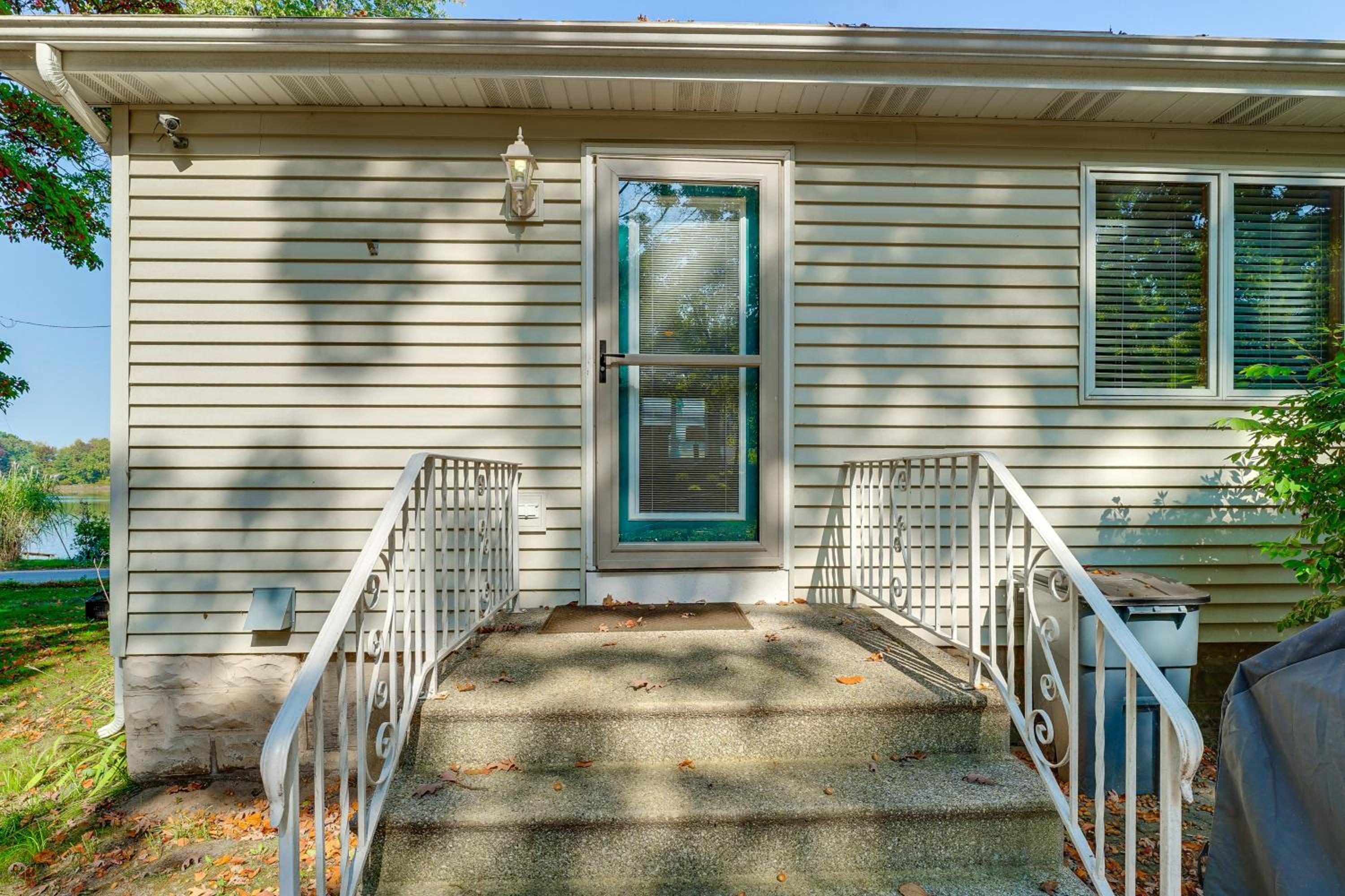 13 Mi to South Haven Lakefront Retreat with Dock!