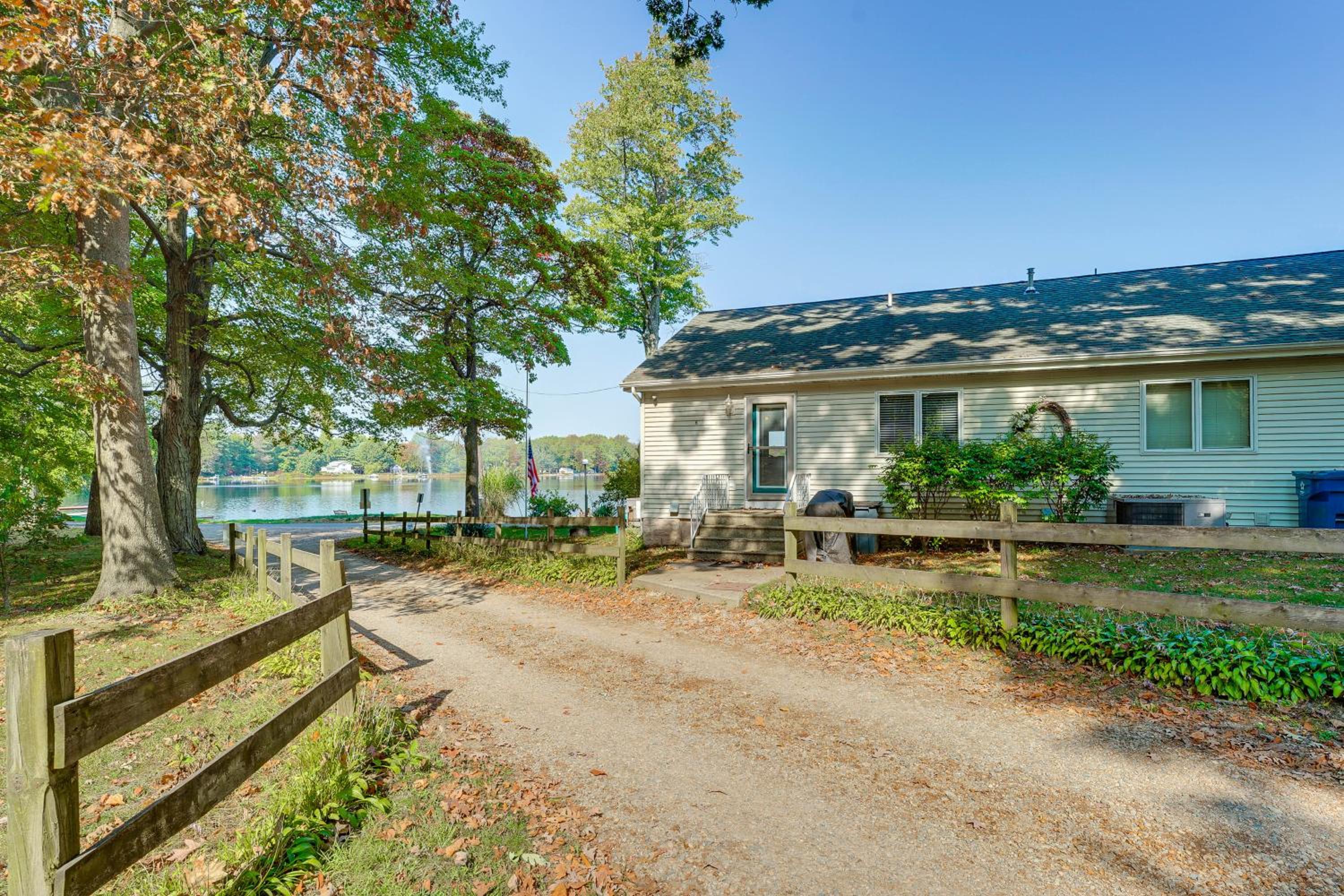 13 Mi to South Haven Lakefront Retreat with Dock!
