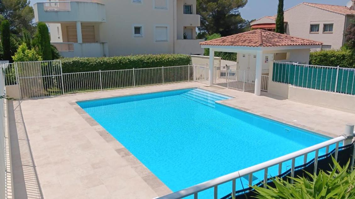 T2 35m2 clim, piscine, balcon et parking privé à 2 pas du port Santa Lucia