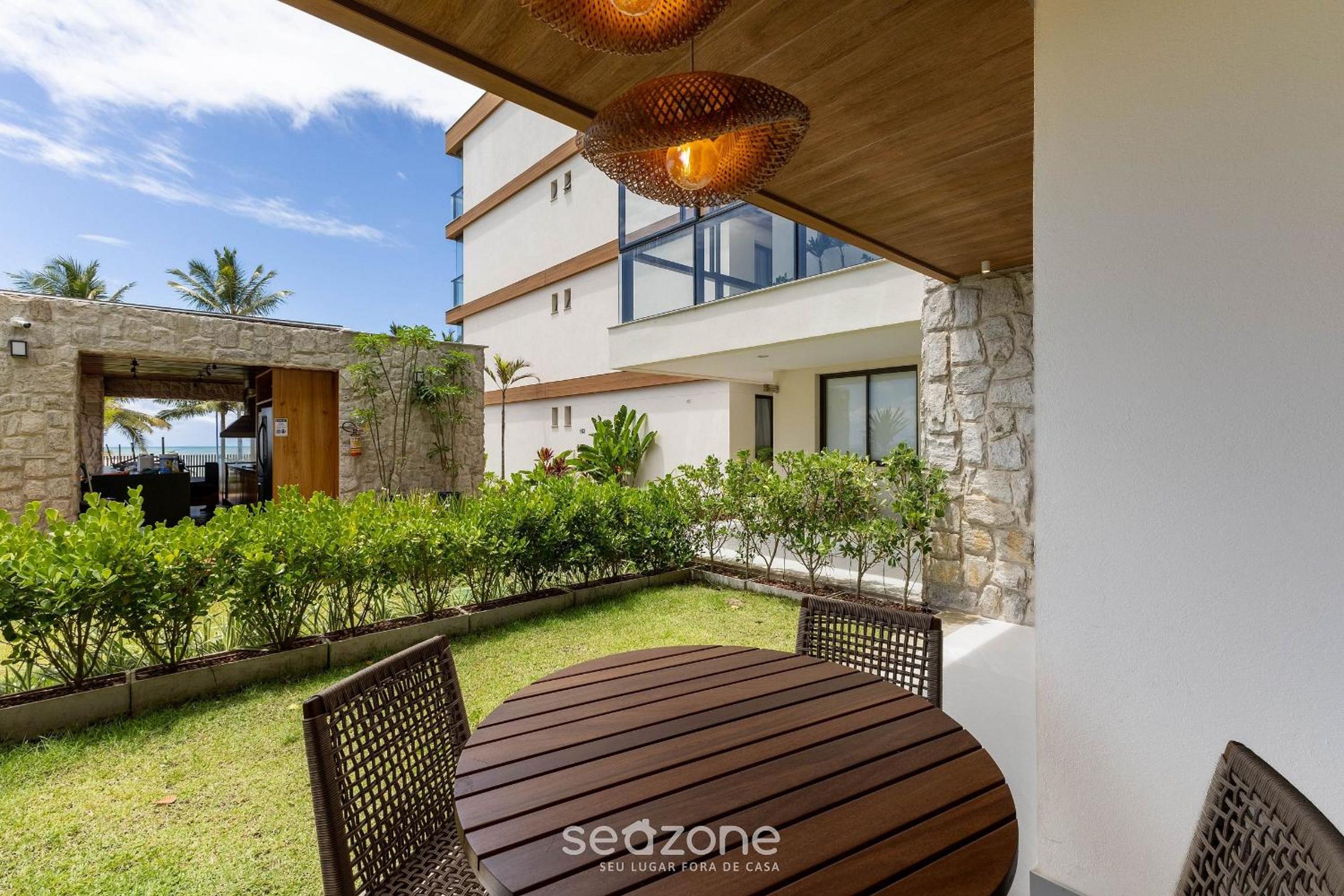 Apartments in a condo with pool on the beachfront in Ilhéus – PET