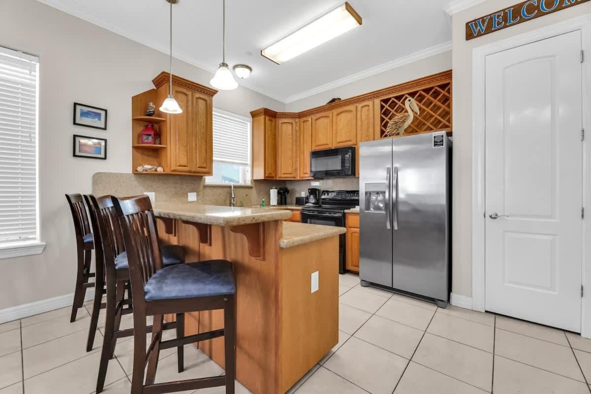 Beachfront Condo with Private Balcony & Pool