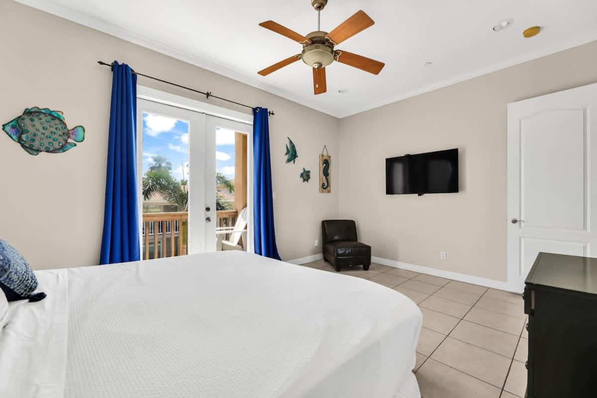 Beachfront Condo with Private Balcony & Pool