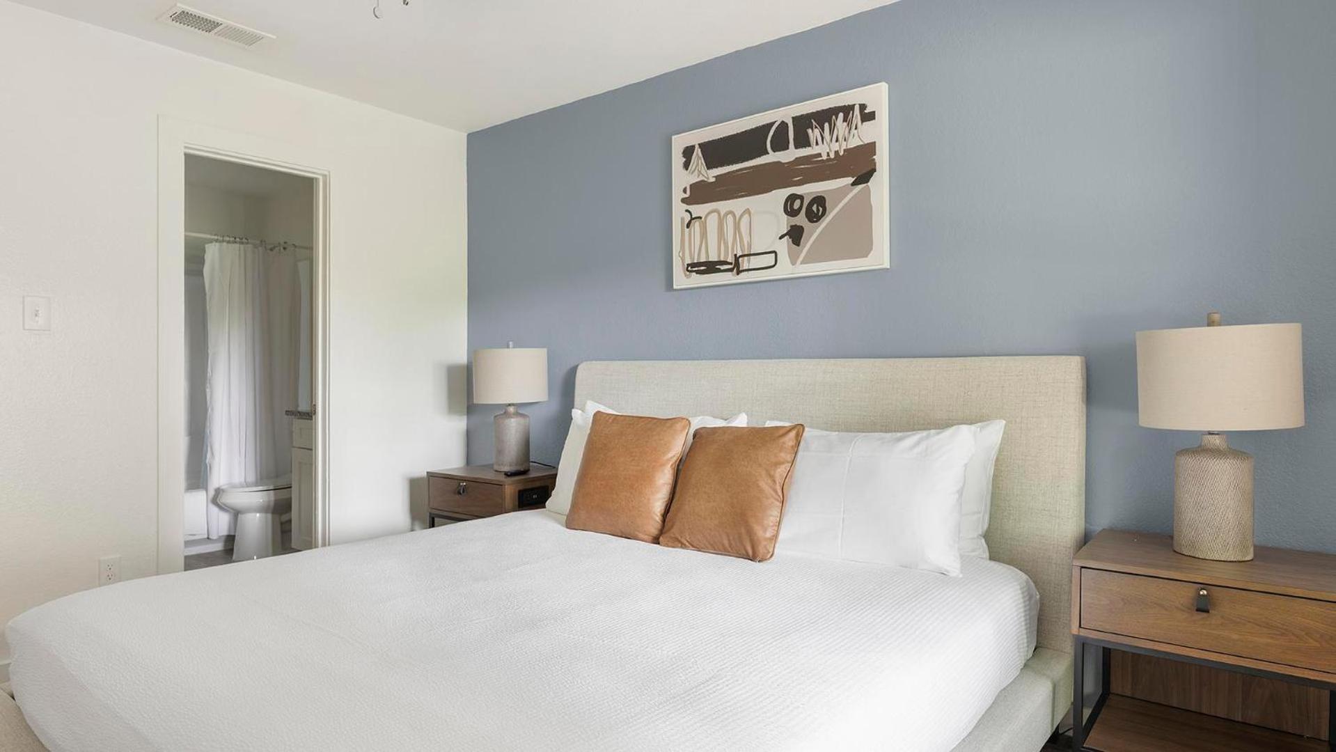 Landing Amazing 1BD Tennis Court Pool