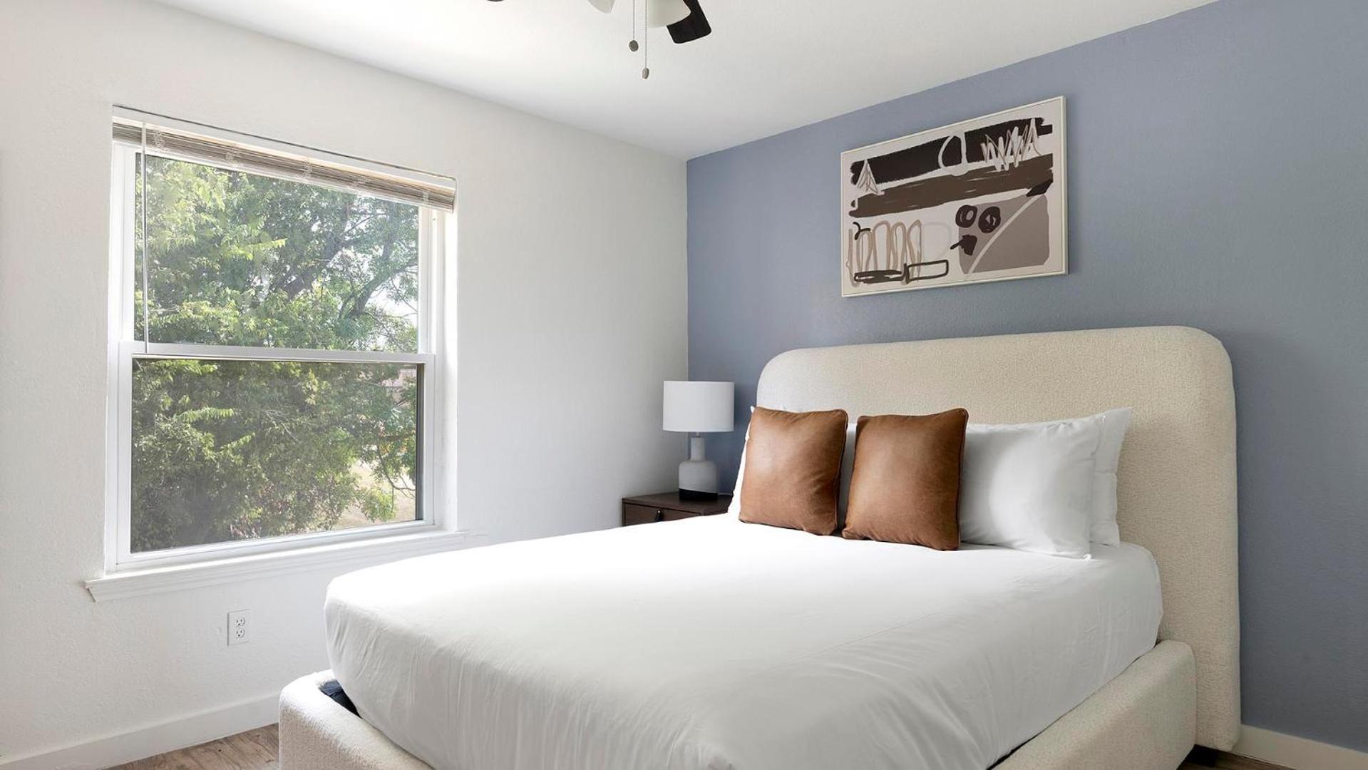 Landing Amazing 1BD Tennis Court Pool