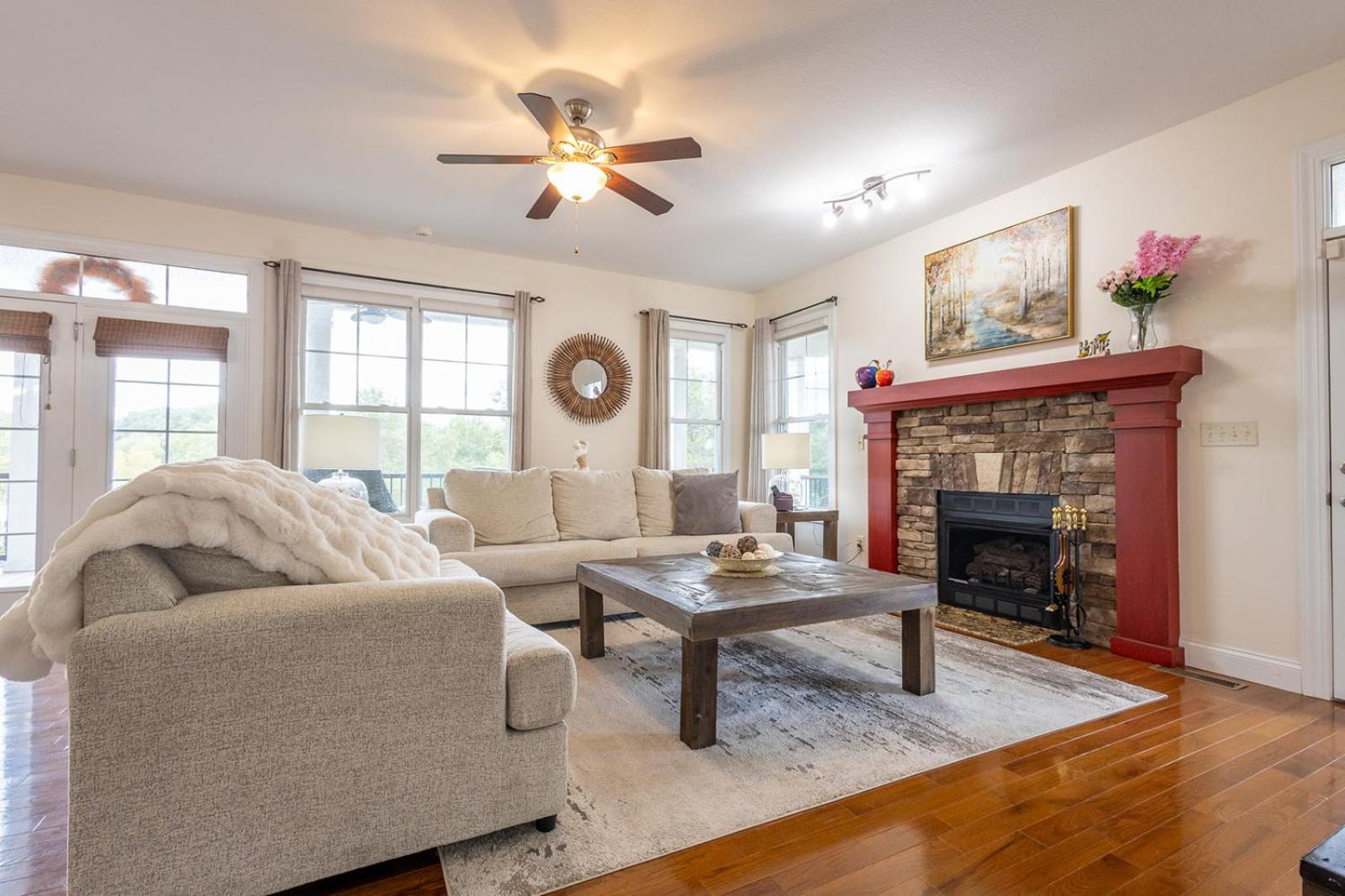 The Retreat at Paradise Hills 6BR Lake Front Dock Game Room